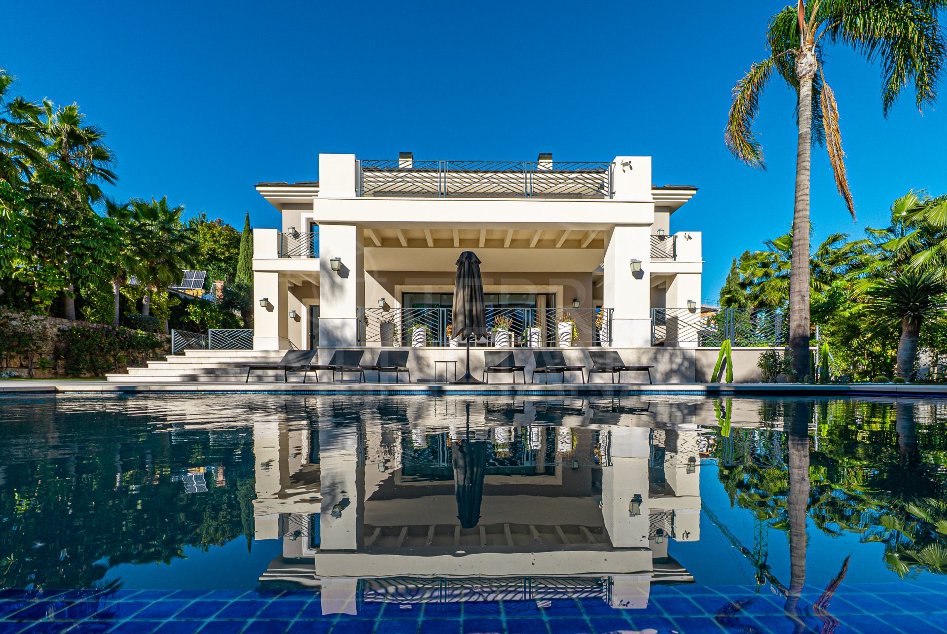 Élégante villa de six chambres à vendre dans le prestigieux Los Flamingos