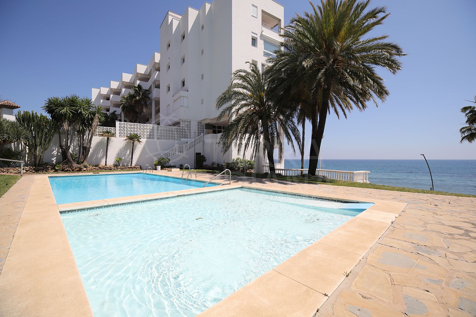 Appartement d'une chambre en première ligne de plage avec vue sur la mer à vendre à Estepona