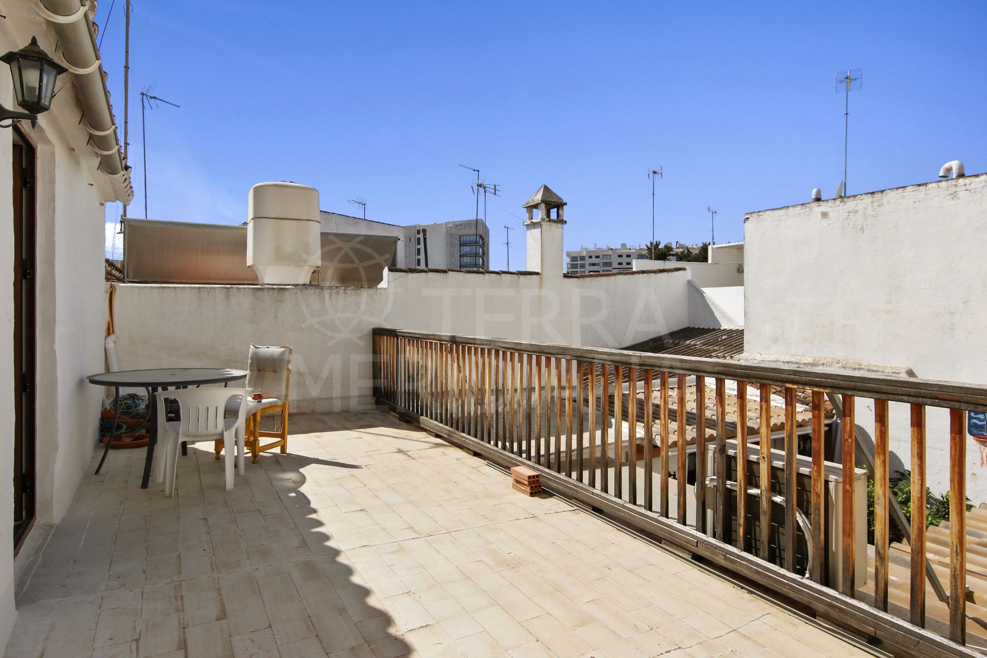 Charmante maison de ville à vendre avec patio privé et terrasse dans la vieille ville d’Estepona