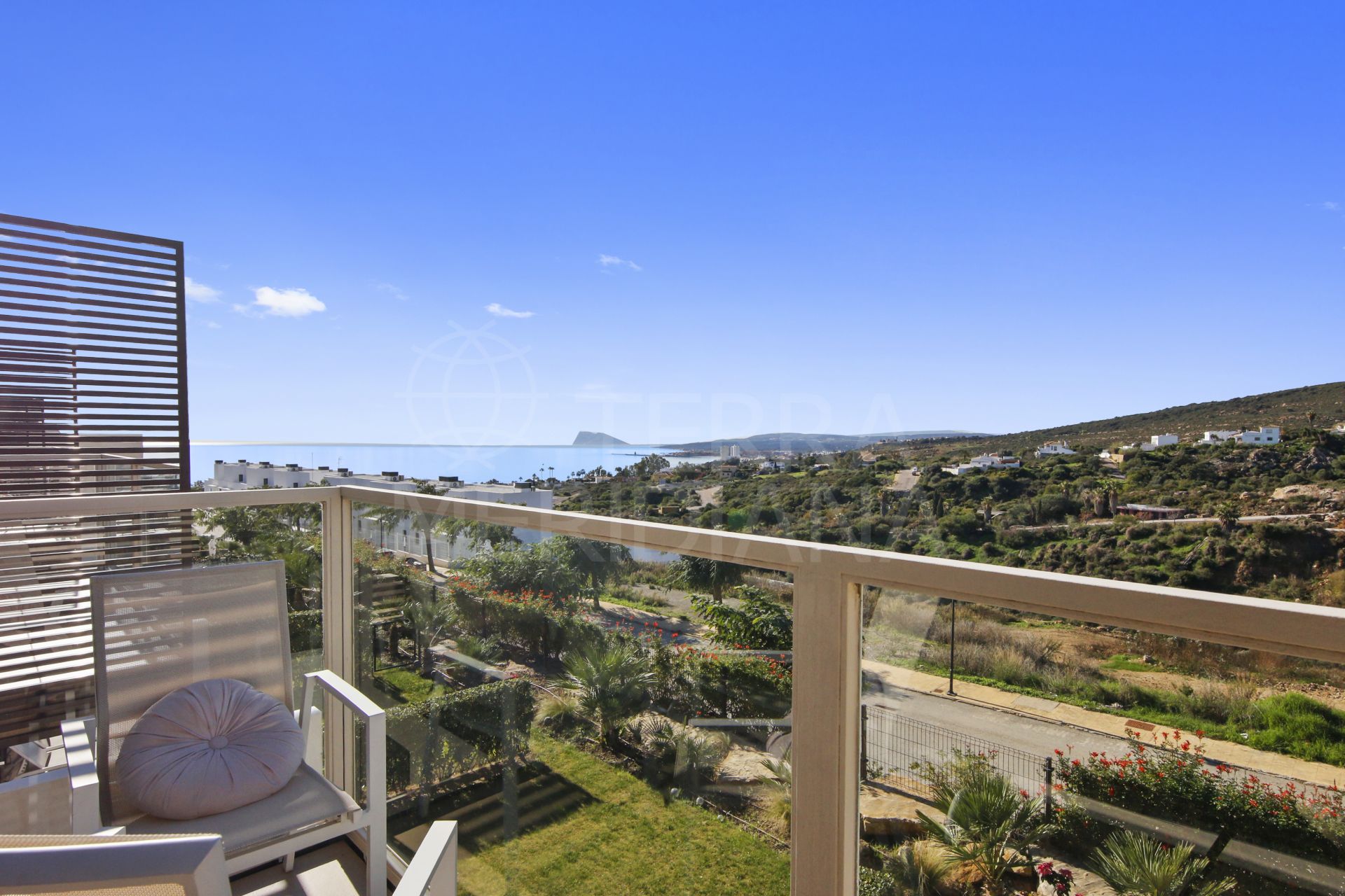 Impresionante adosado de tres dormitorios con vistas panorámicas al mar