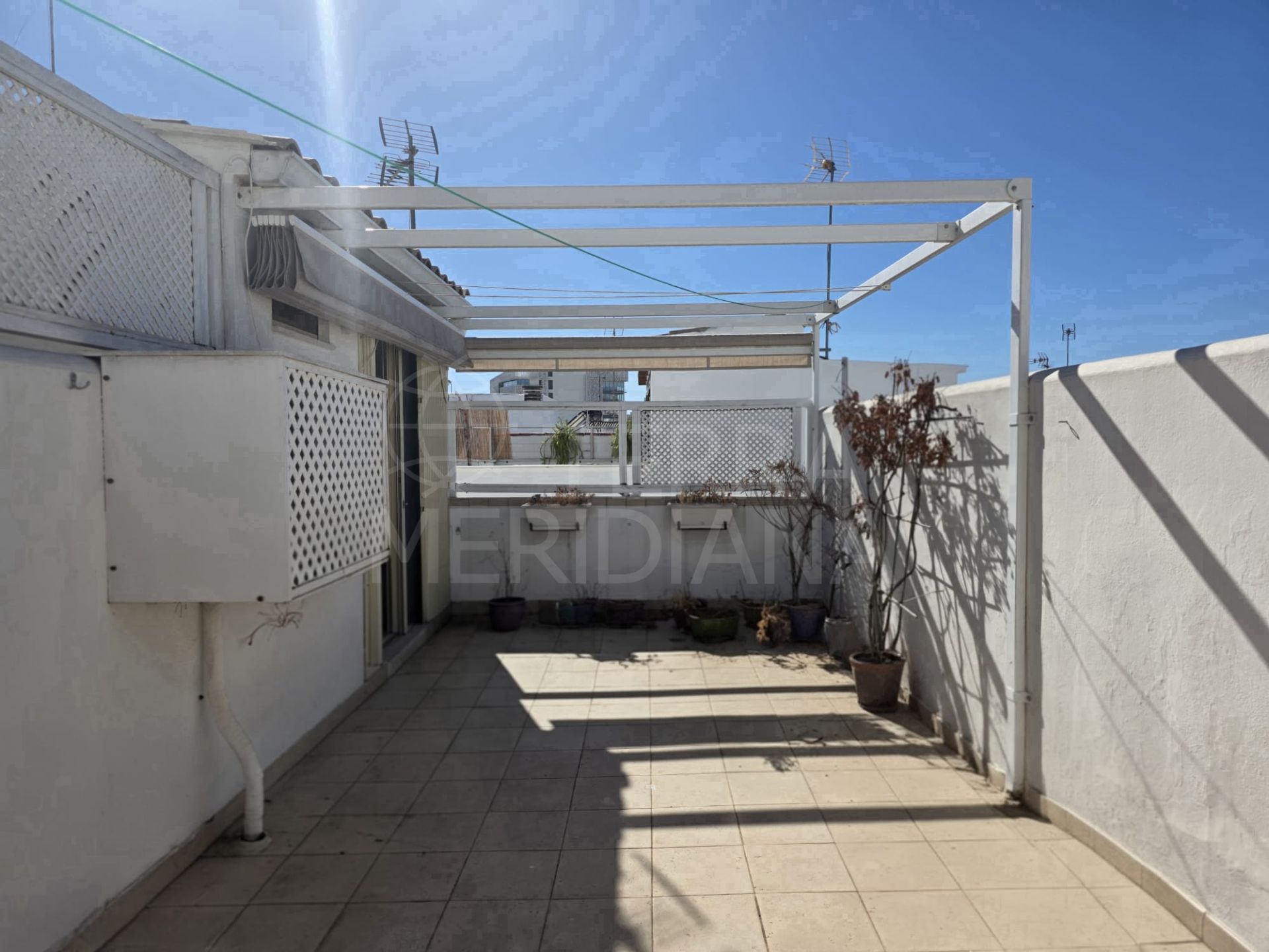 Appartement en duplex avec terrasse privée dans la vieille ville d’Estepona