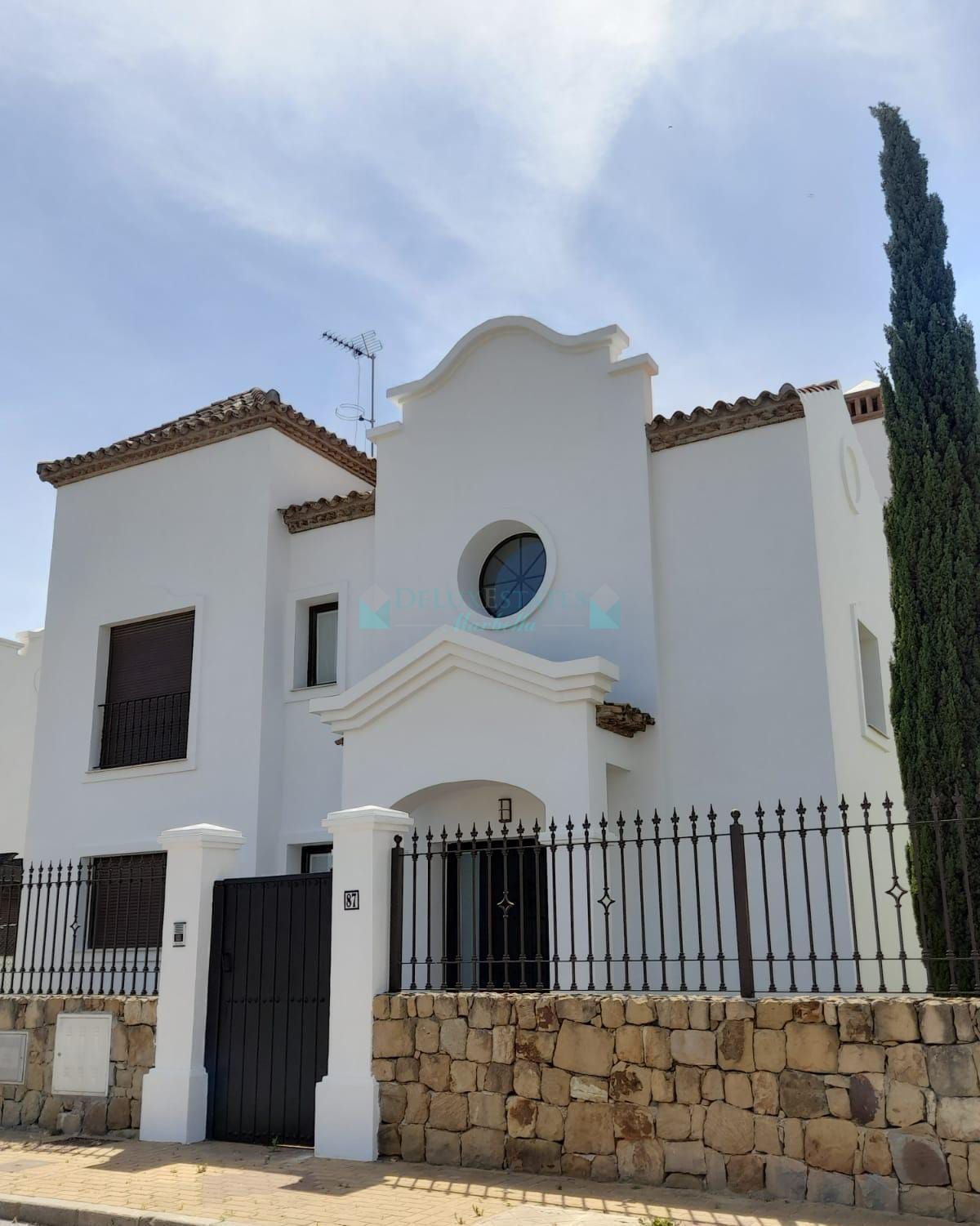 Villa for sale in Estepona Golf, Estepona