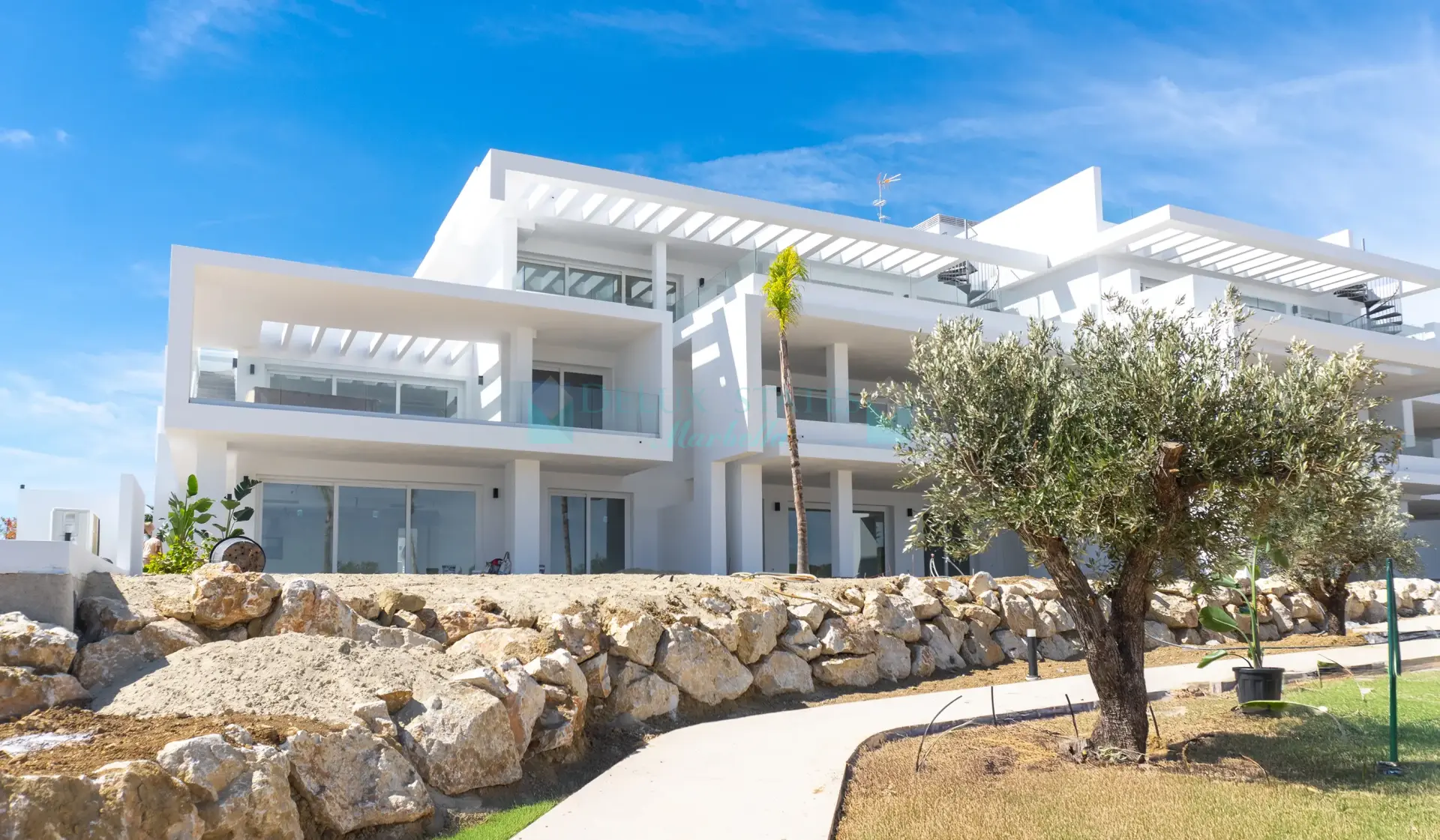 Property development ALCAZABA LAGOON IV, Casares