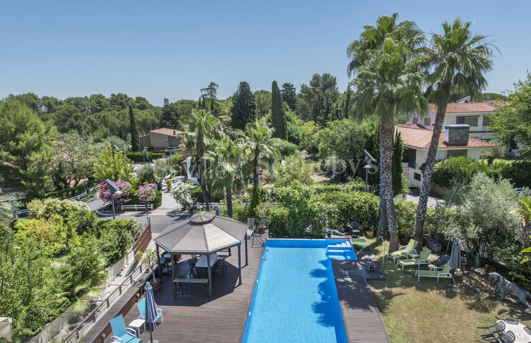 Prestigiosa Villa ubicada en una de las urbanizaciones privadas más exclusivas de Sevilla