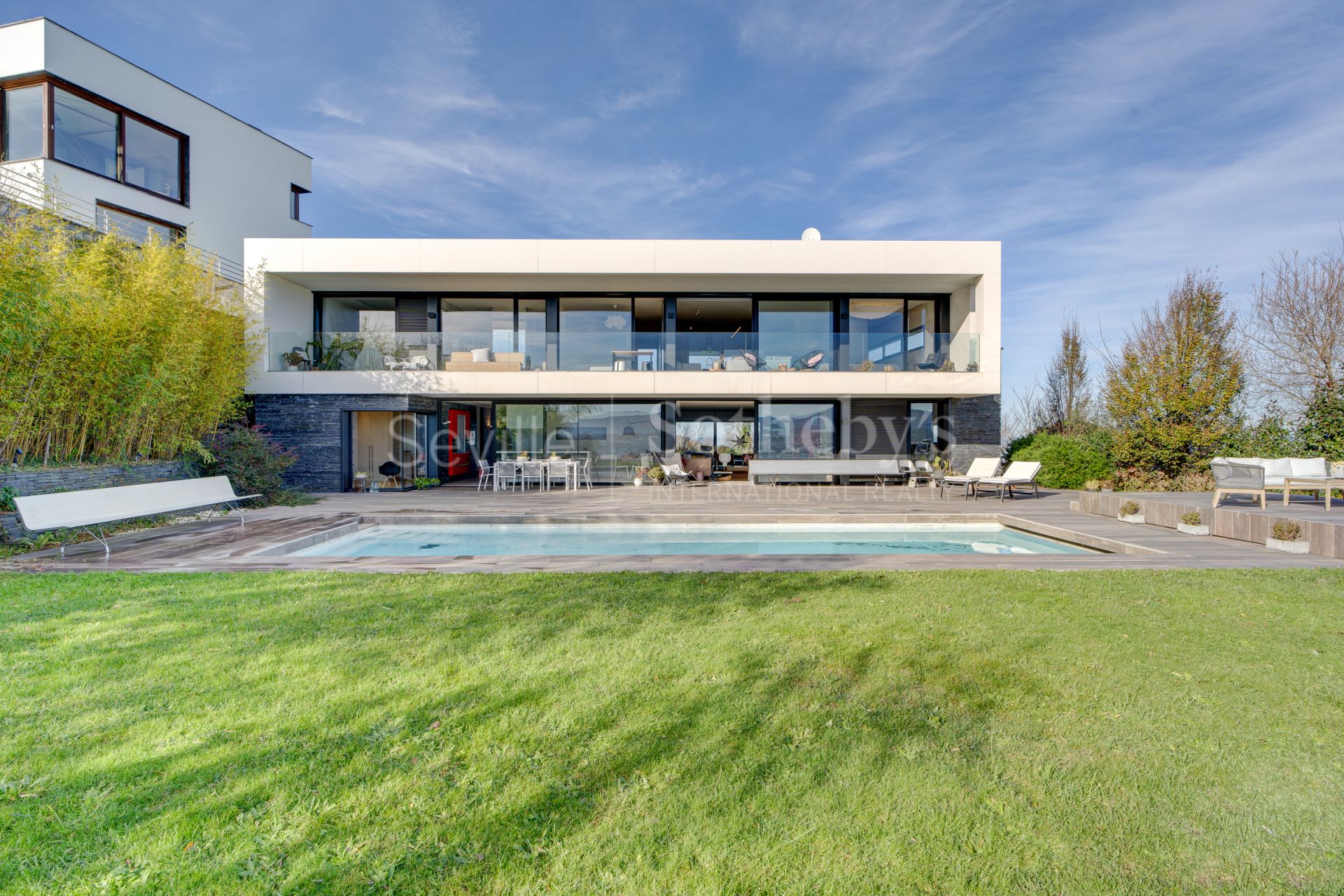 Exclusive villa with panoramic sea views in Hondarribia