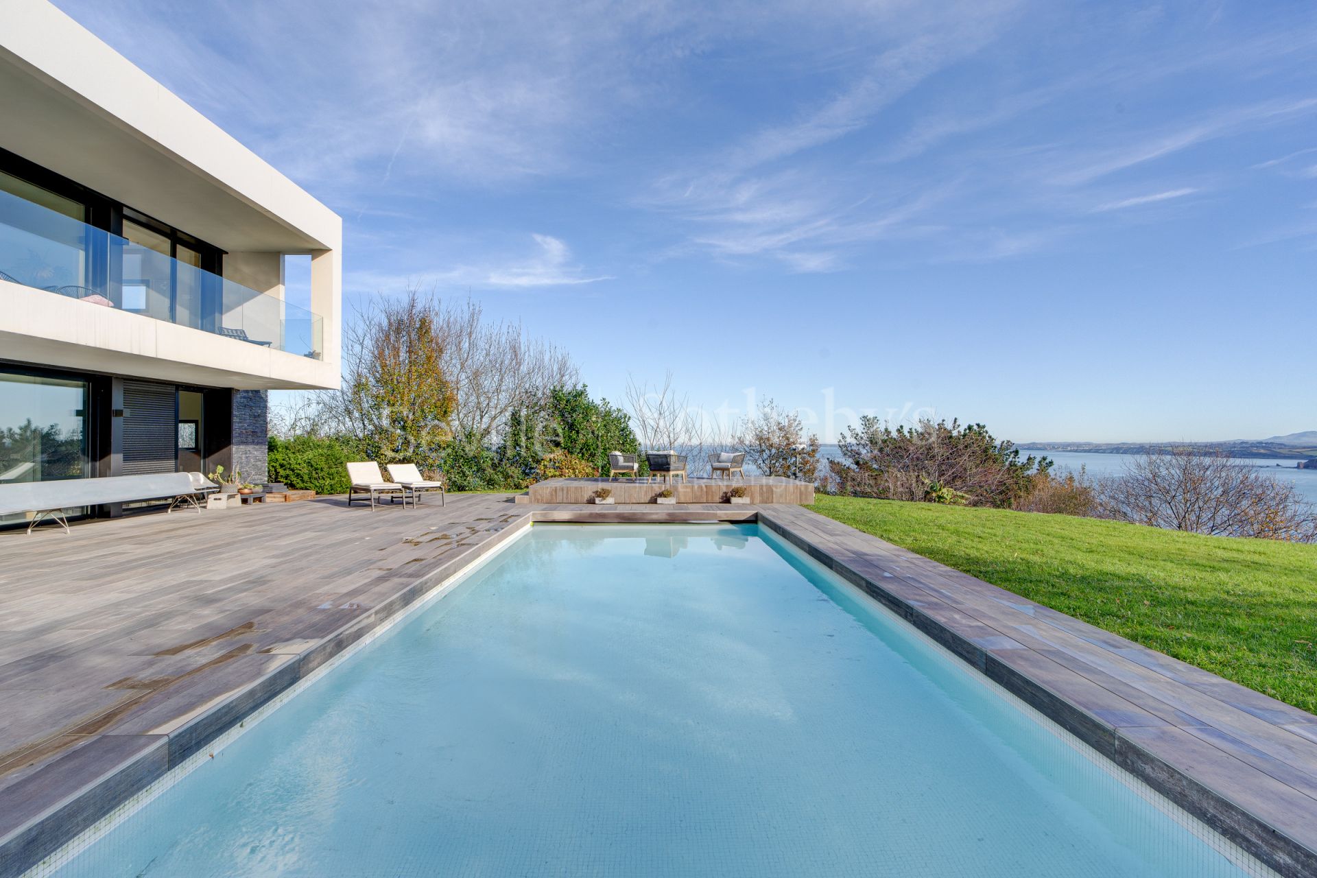 Exclusive villa with panoramic sea views in Hondarribia