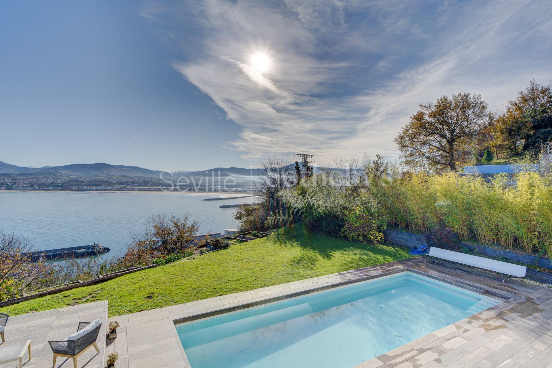 Exclusive villa with panoramic sea views in Hondarribia