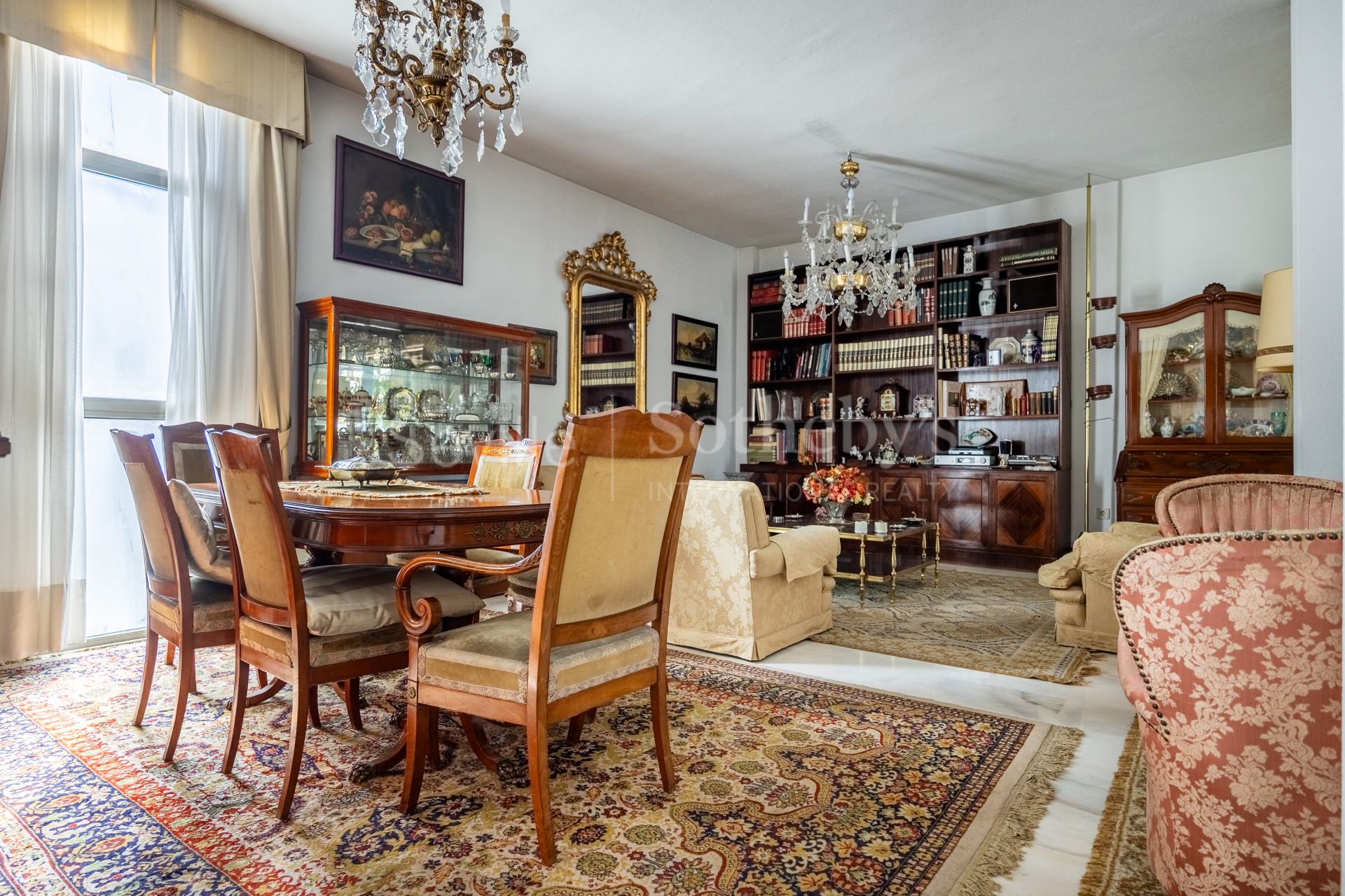 Spacious apartment with terrace and three bedrooms in Nervión
