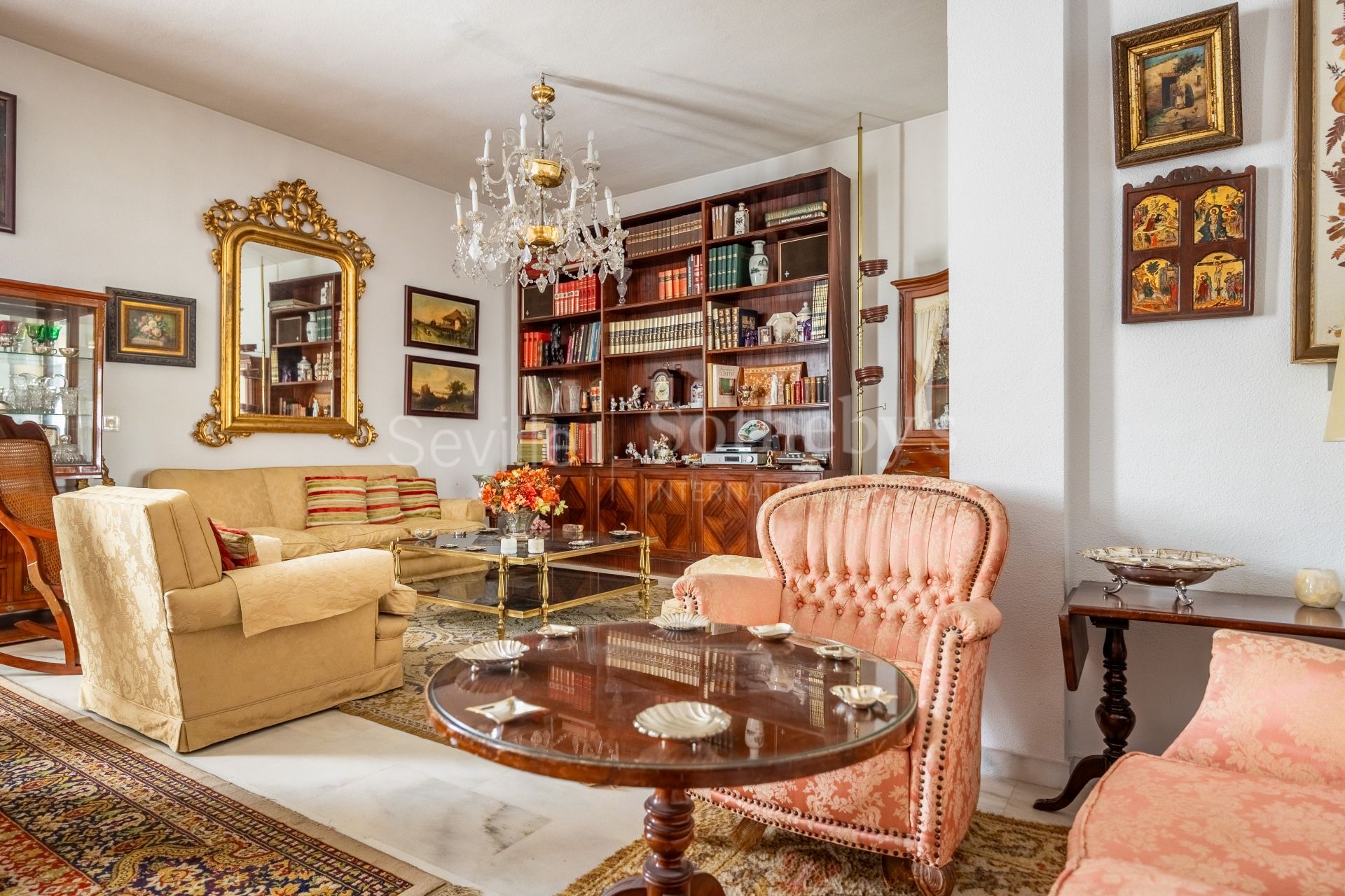 Spacious apartment with terrace and three bedrooms in Nervión