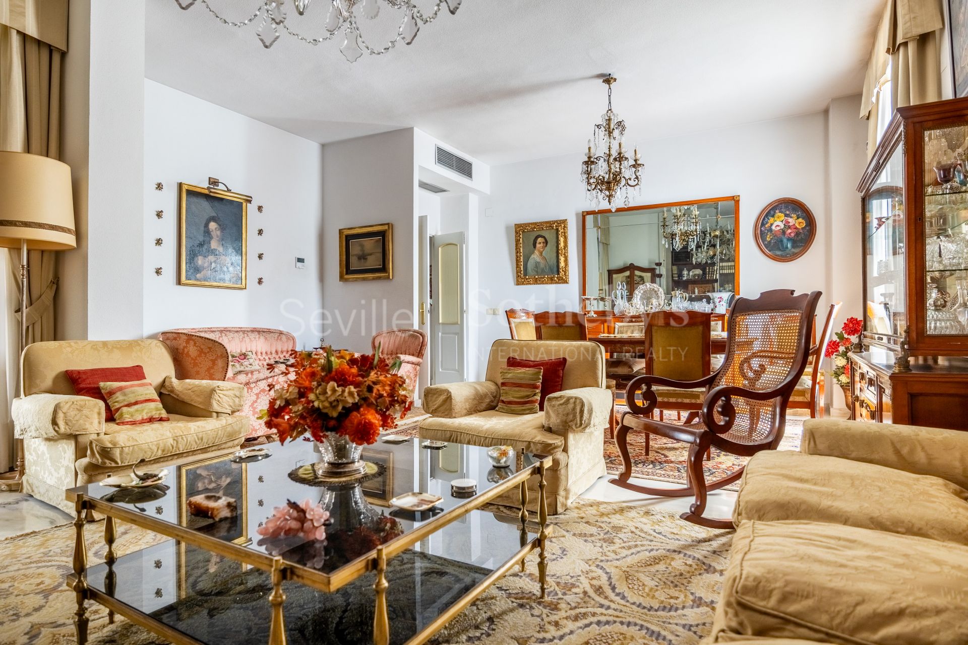 Spacious apartment with terrace and three bedrooms in Nervión