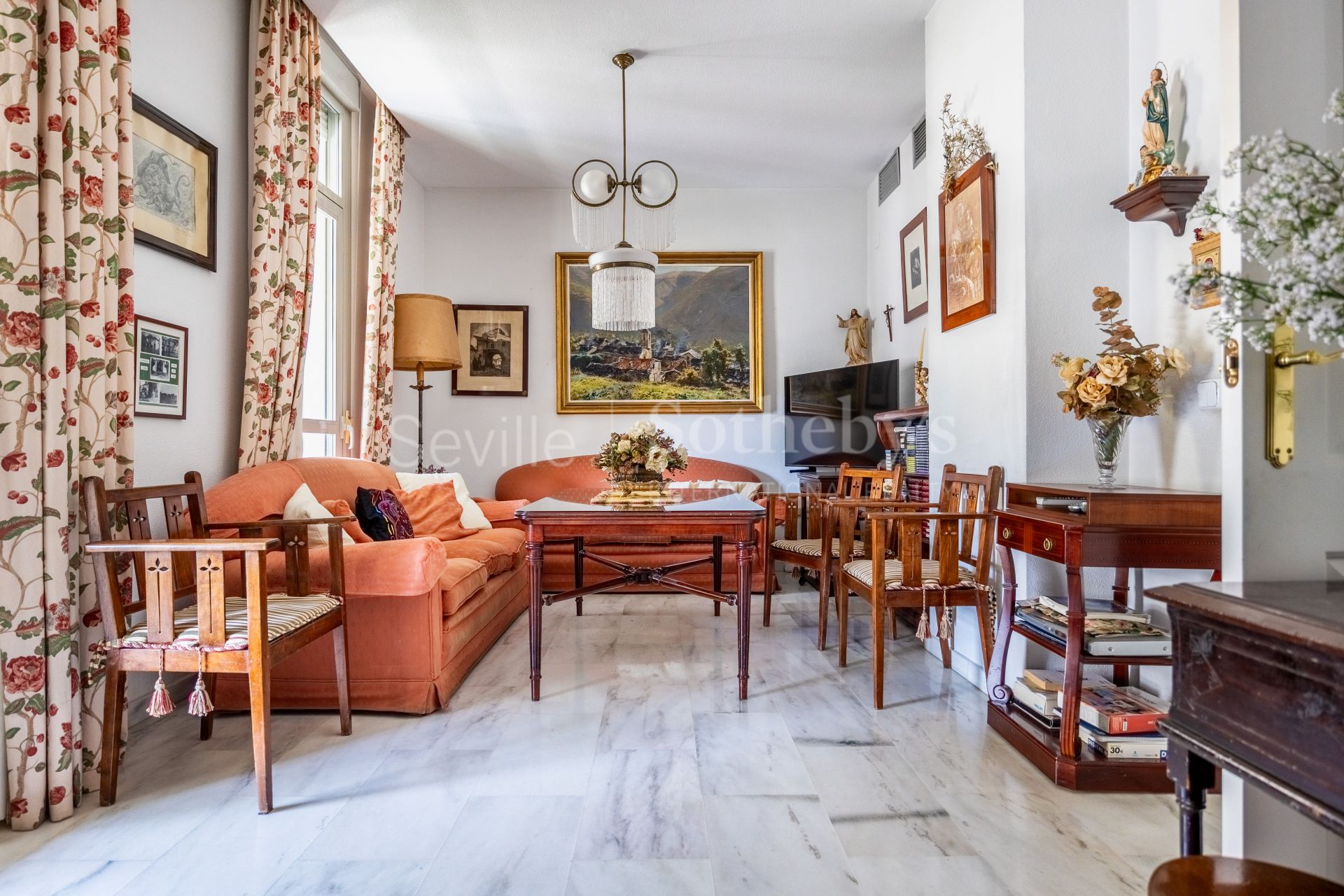 Spacious apartment with terrace and three bedrooms in Nervión
