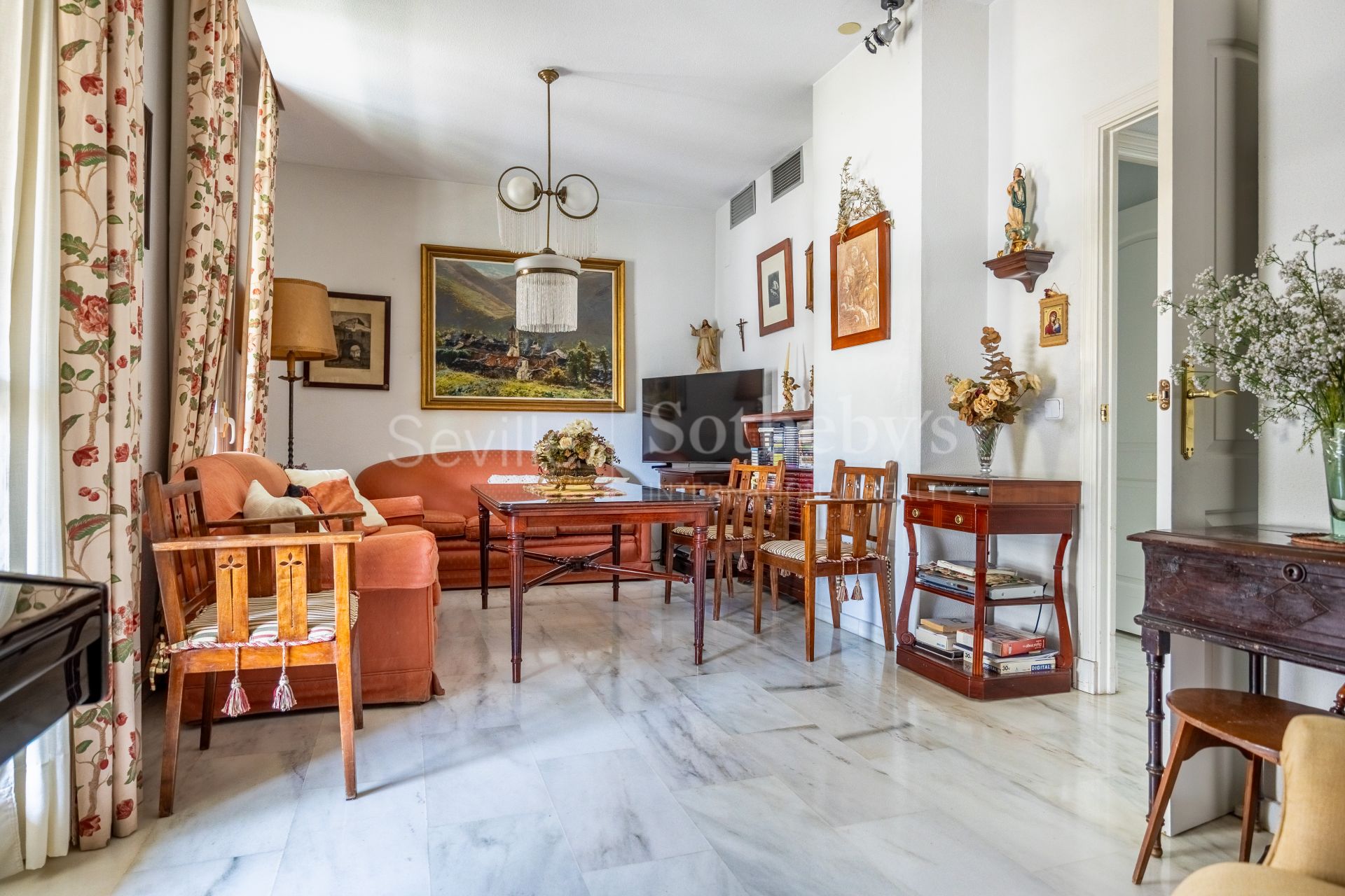 Spacious apartment with terrace and three bedrooms in Nervión