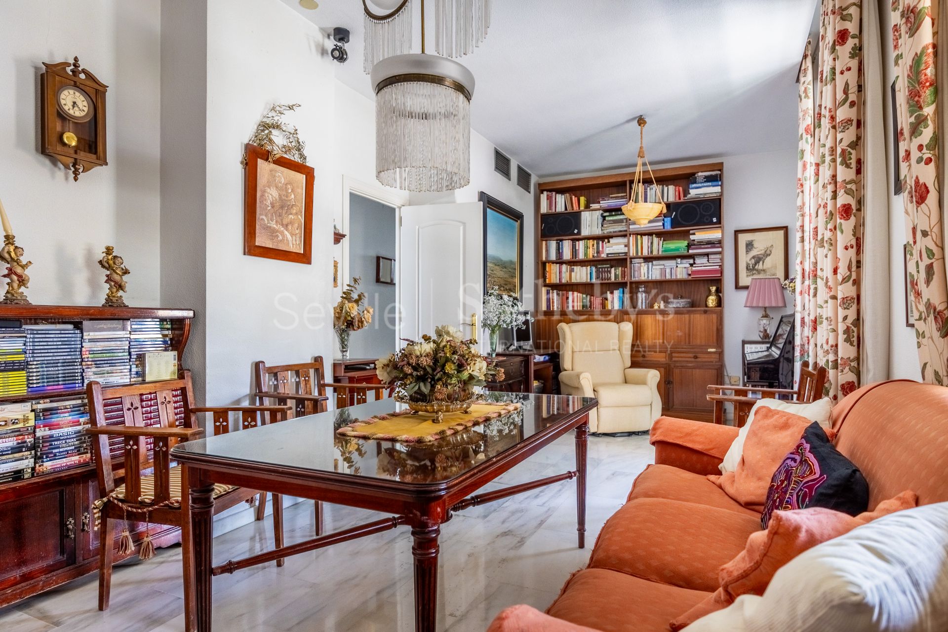 Spacious apartment with terrace and three bedrooms in Nervión