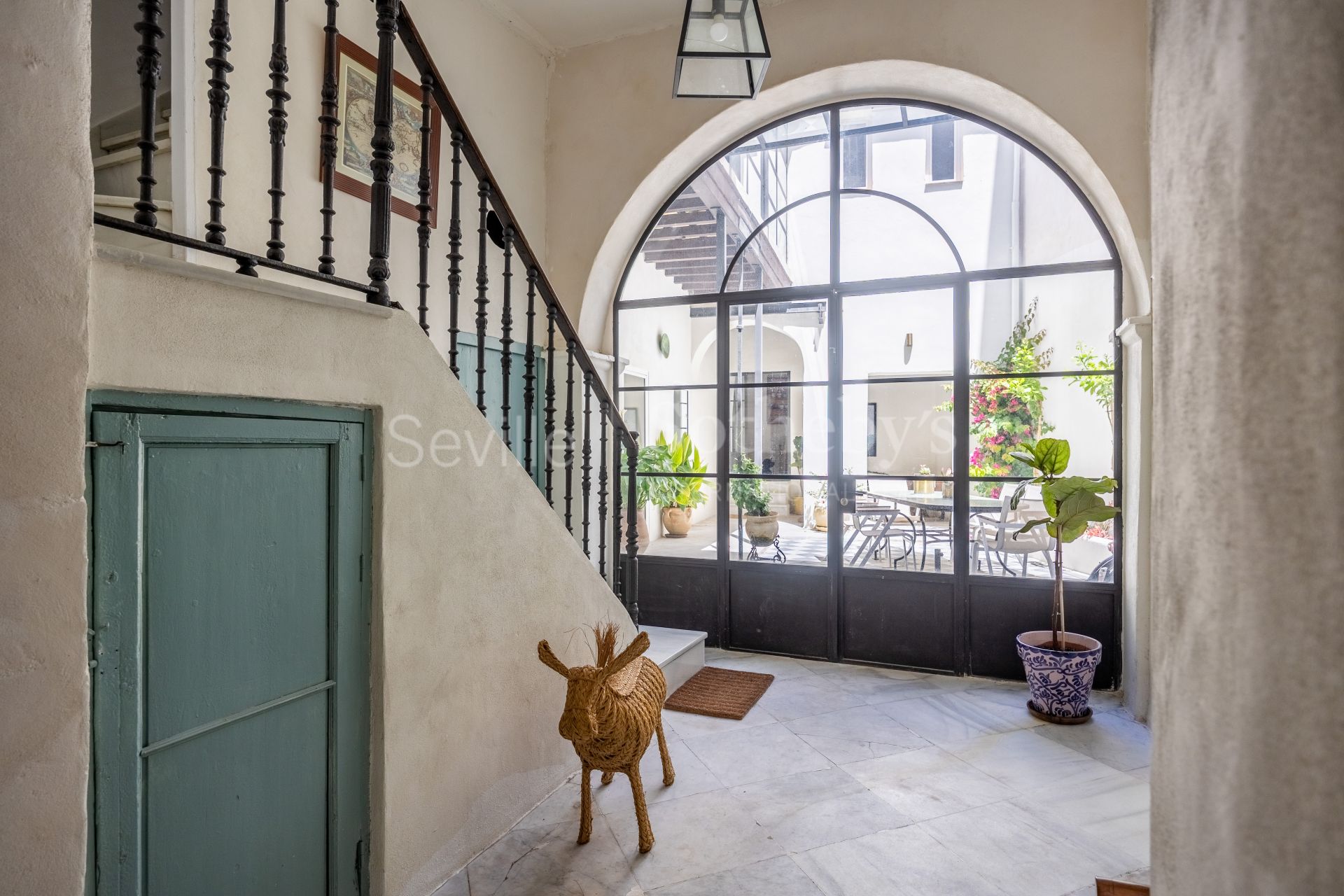 House with Patio and Pool in the Barrio Alto of Sanlúcar