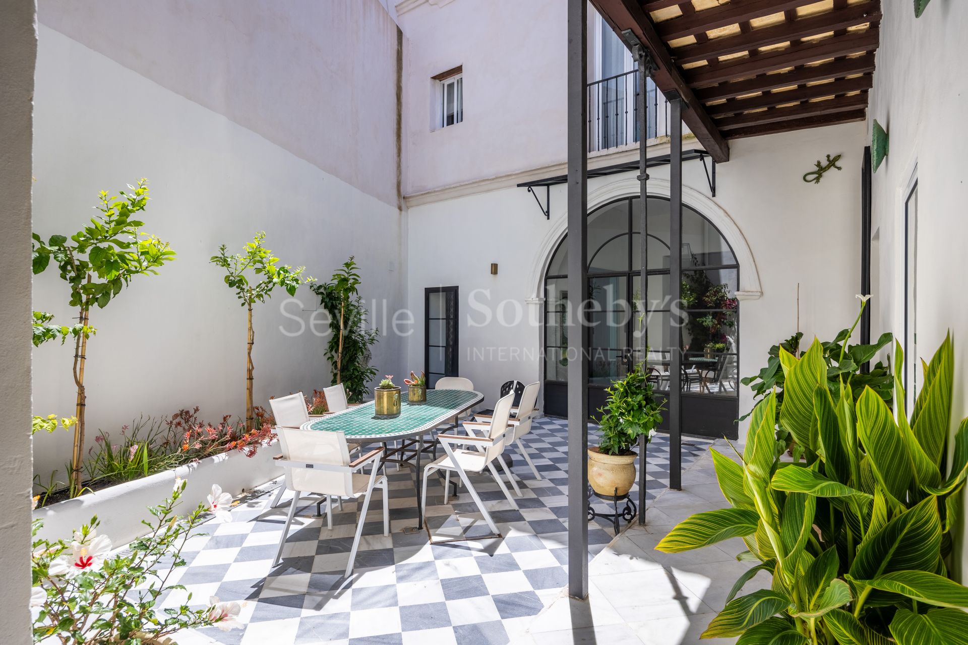 House with Patio and Pool in the Barrio Alto of Sanlúcar