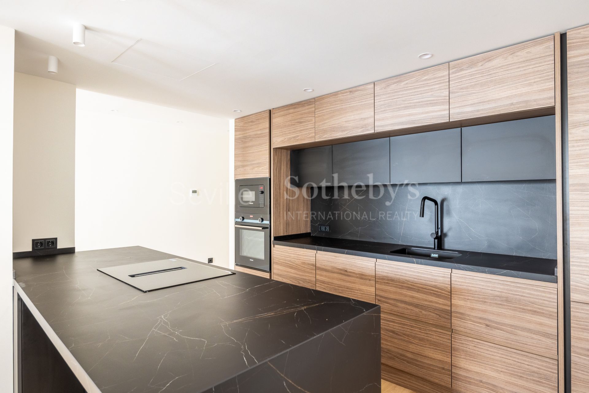 Brand new contemporary design apartment in Muñoz y Olivé