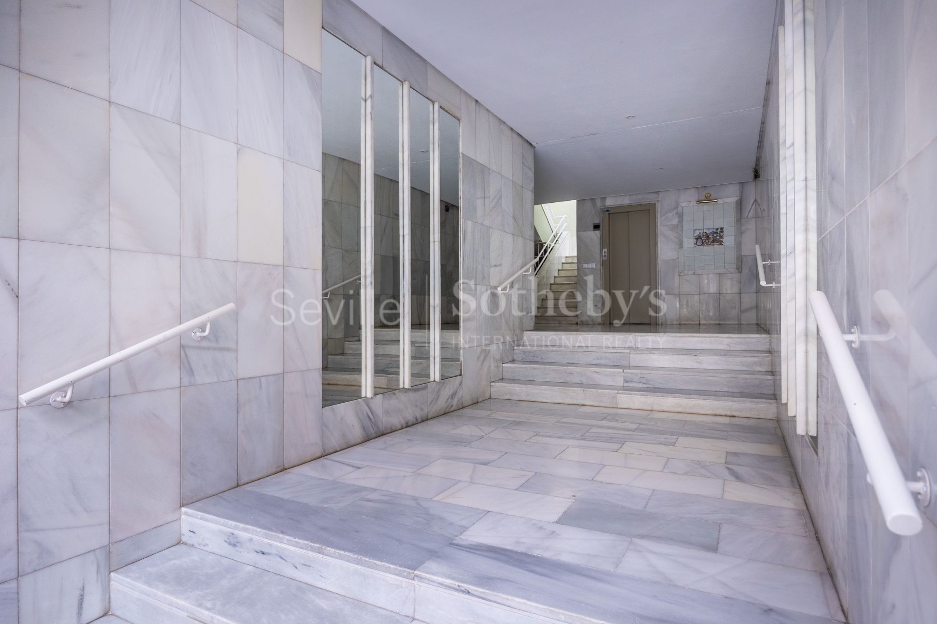 Brand new contemporary design apartment in Muñoz y Olivé