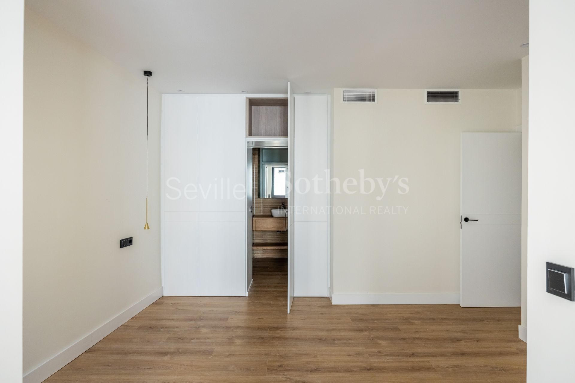 Brand new contemporary design apartment in Muñoz y Olivé