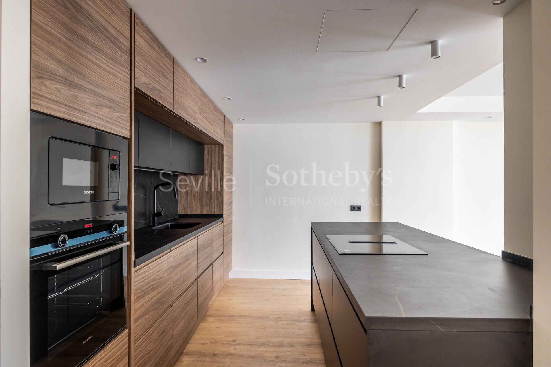 Brand new contemporary design apartment in Muñoz y Olivé