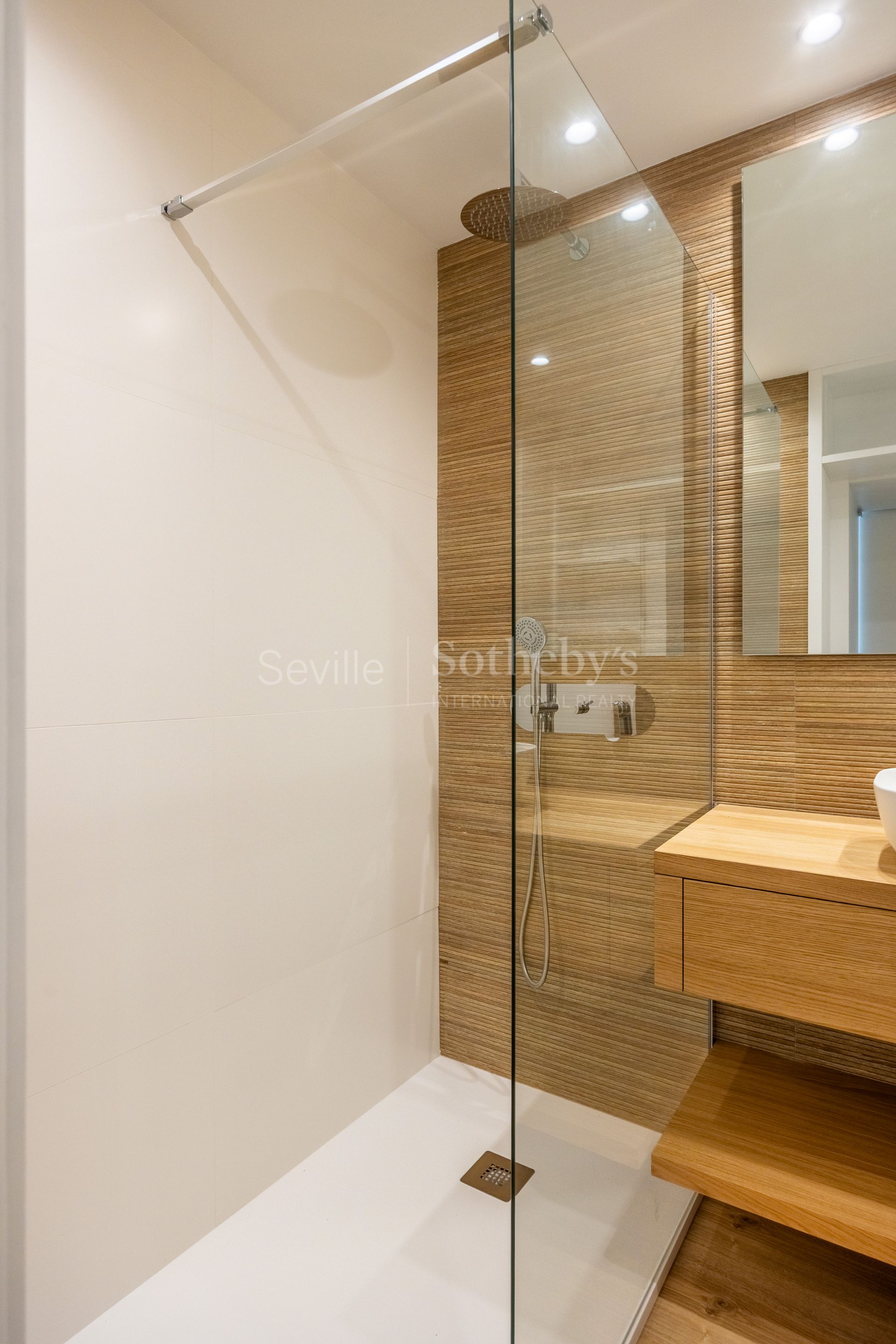 Brand new contemporary design apartment in Muñoz y Olivé
