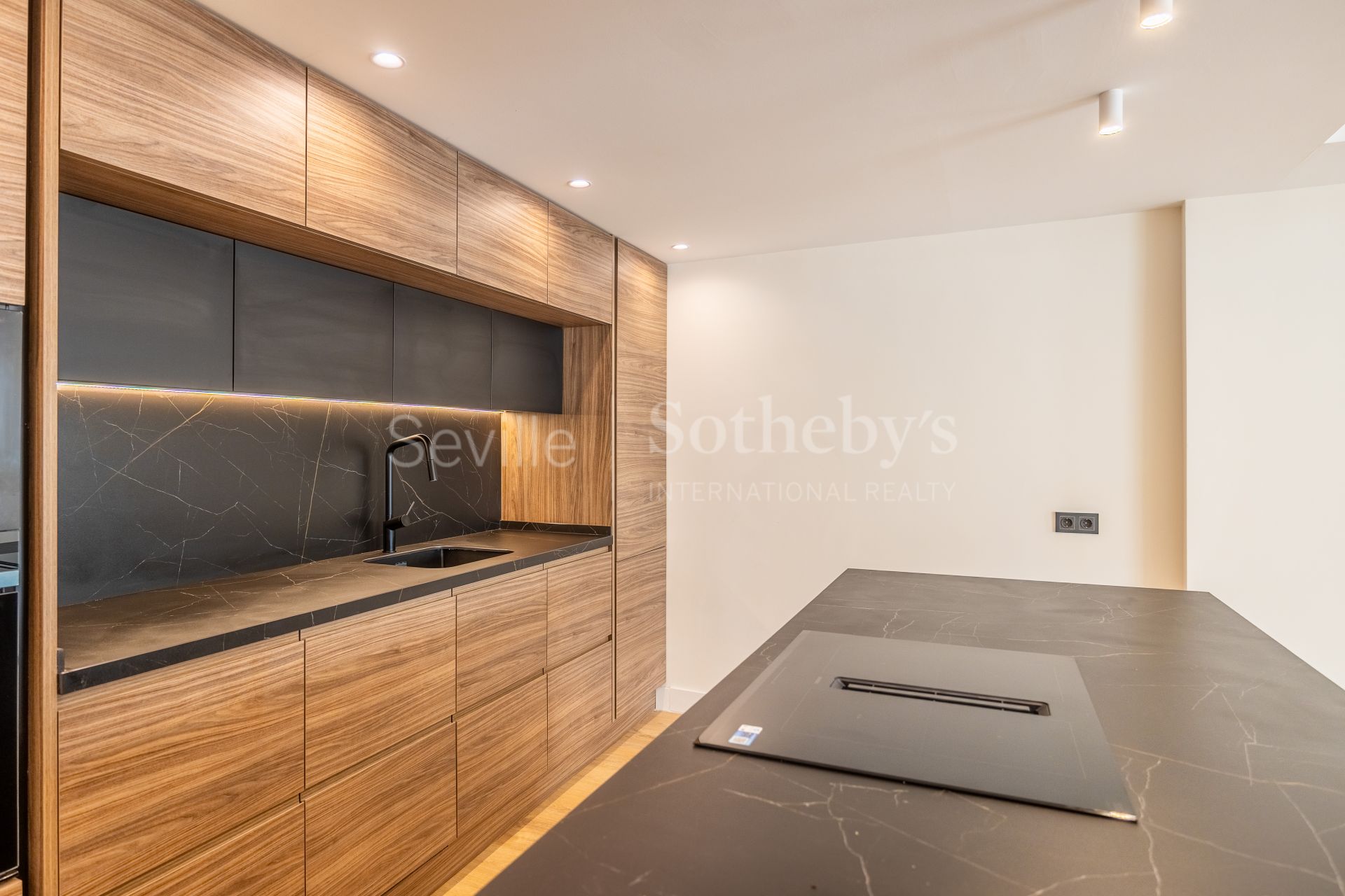 Brand new contemporary design apartment in Muñoz y Olivé