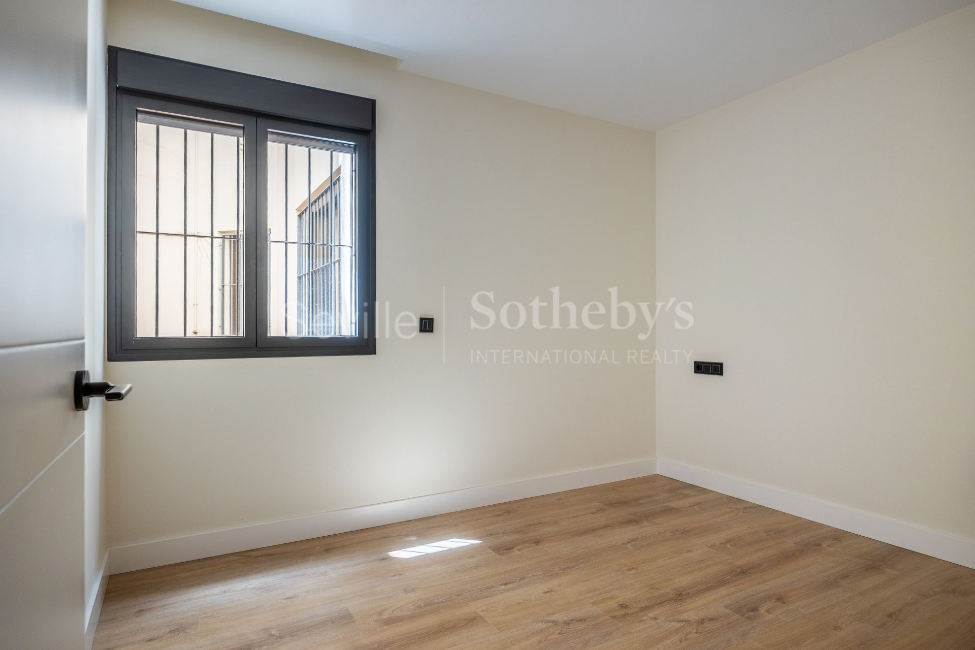 Brand new contemporary design apartment in Muñoz y Olivé