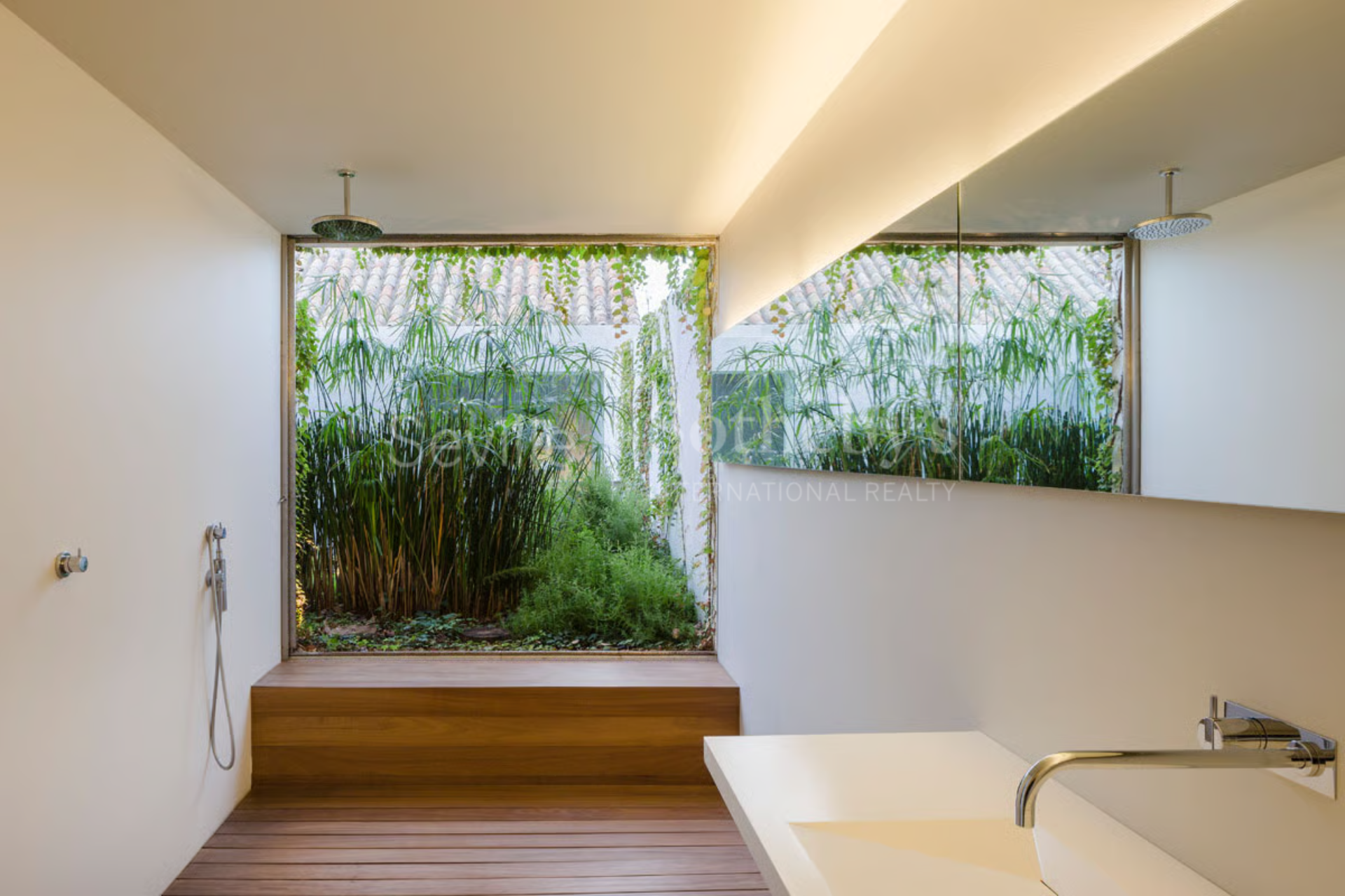 Residence with garden and swimming pool in the heart of Seville’s Historic Center