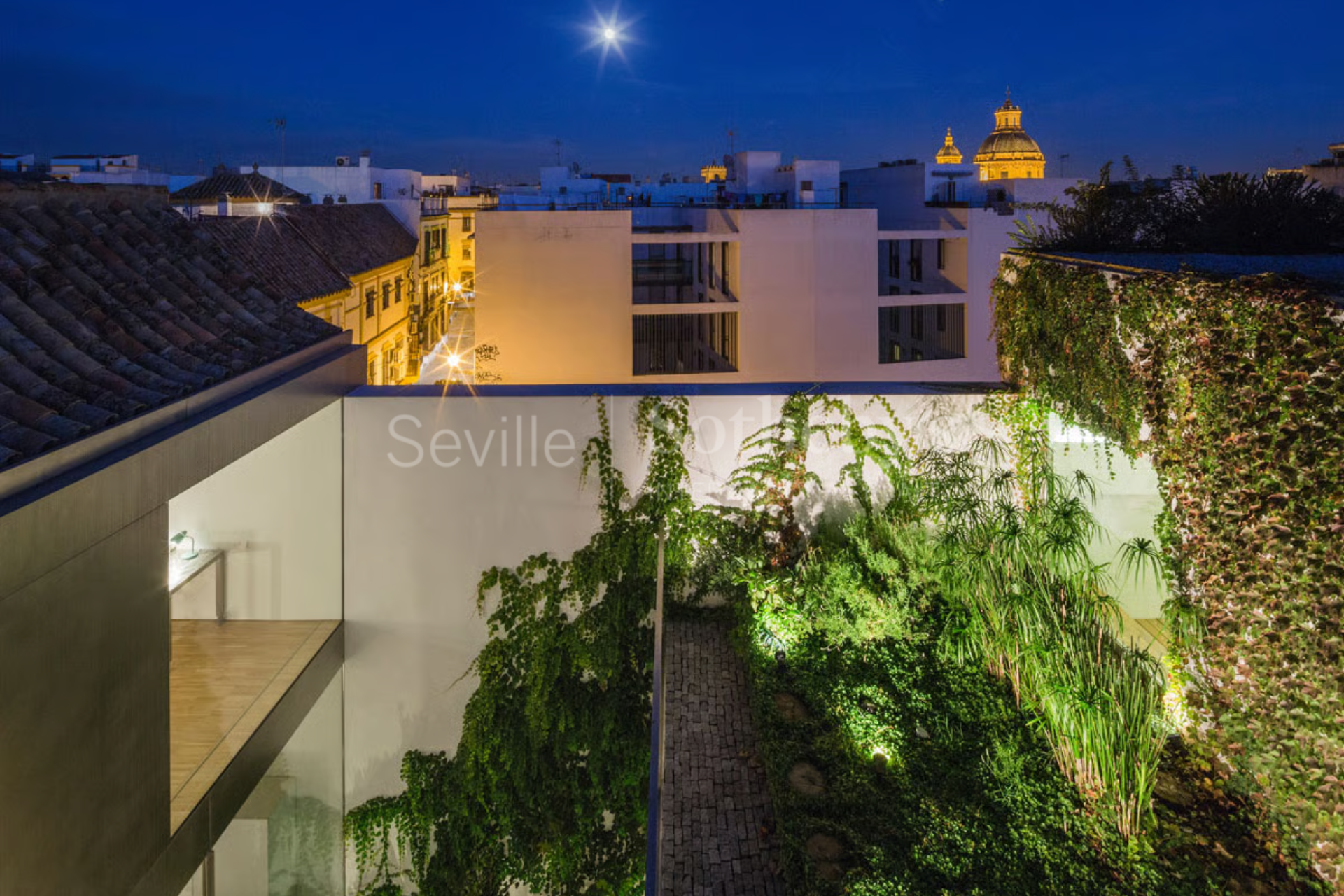 Residence with garden and swimming pool in the heart of Seville’s Historic Center