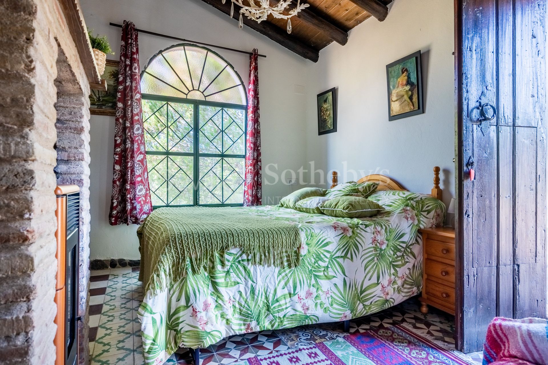 Recreational estate in a natural park with panoramic views and privacy