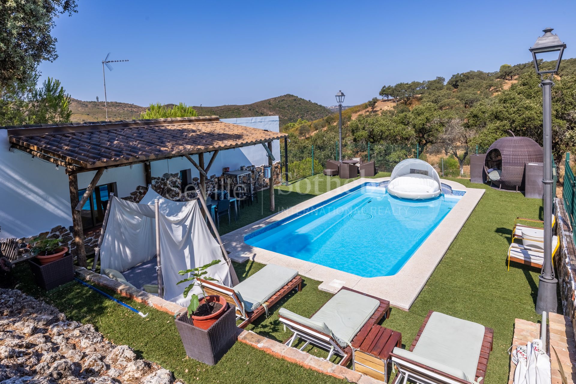 Recreational estate in a natural park with panoramic views and privacy