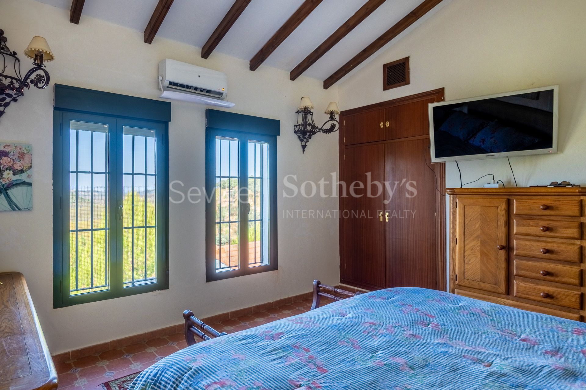 Recreational estate in a natural park with panoramic views and privacy