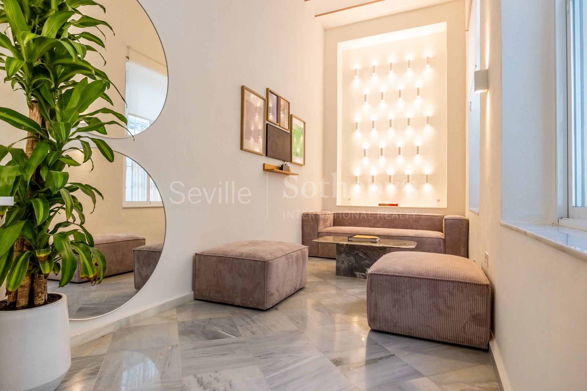 Vivienda singular con terraza y piscina con vistas al Palacio de los Marqueses de la Algaba