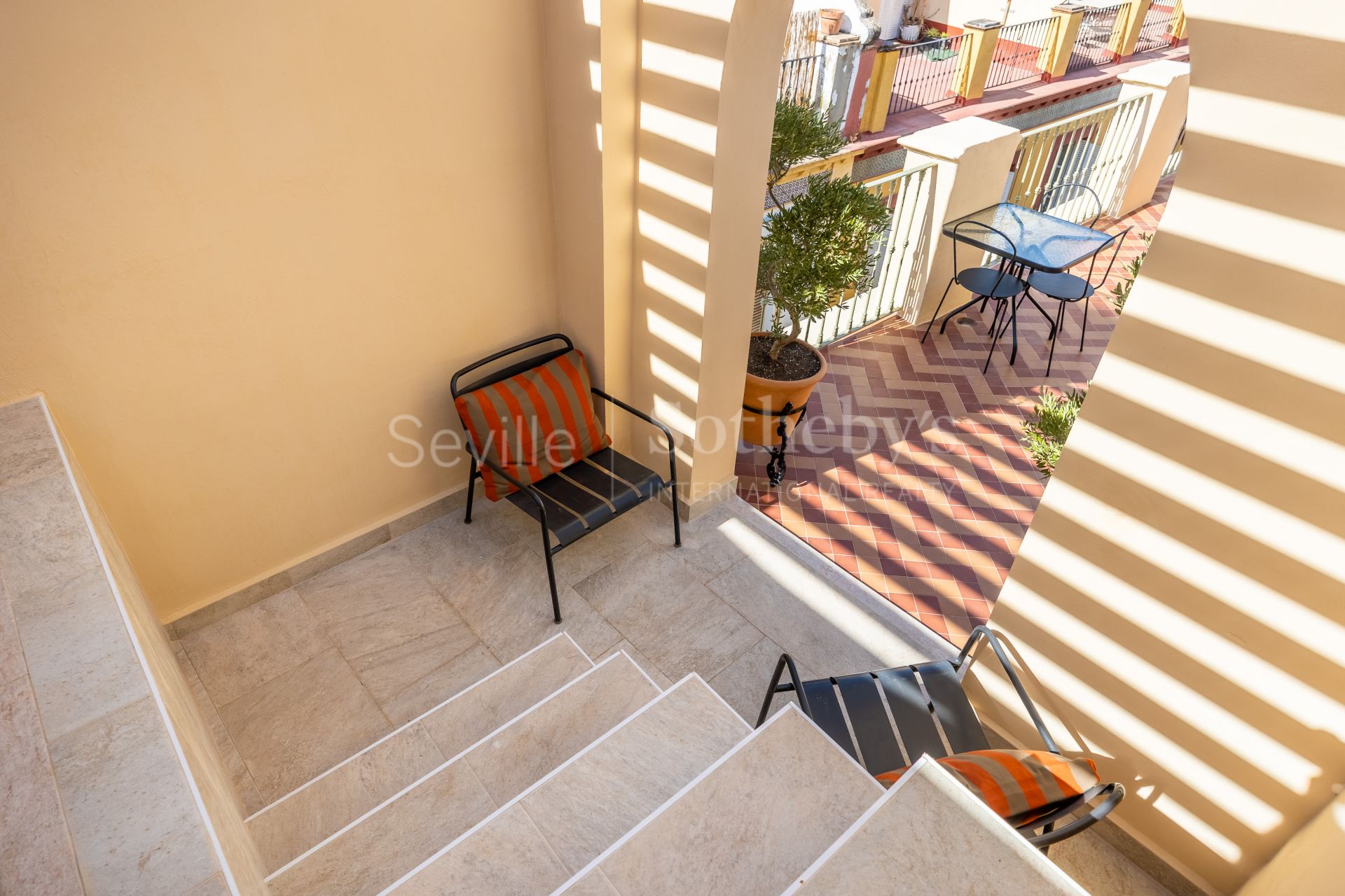 Vivienda singular con terraza y piscina con vistas al Palacio de los Marqueses de la Algaba