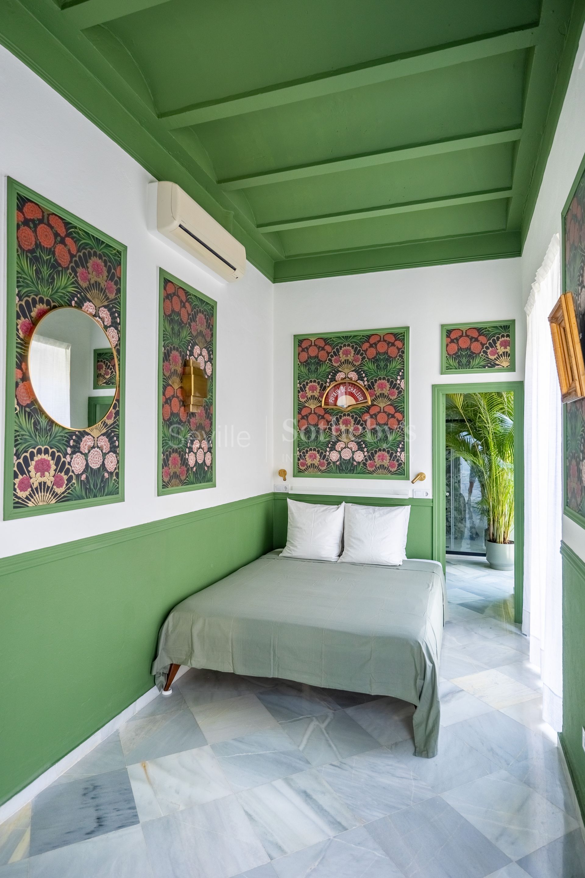 Vivienda singular con terraza y piscina con vistas al Palacio de los Marqueses de la Algaba