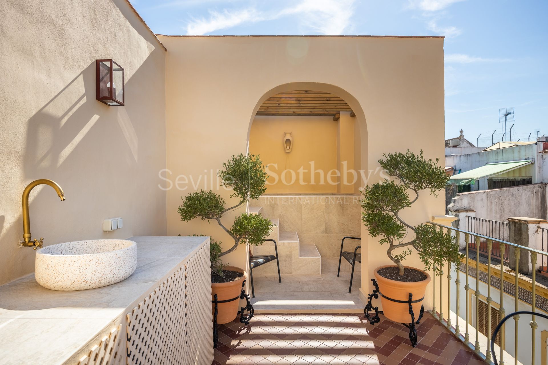Vivienda singular con terraza y piscina con vistas al Palacio de los Marqueses de la Algaba