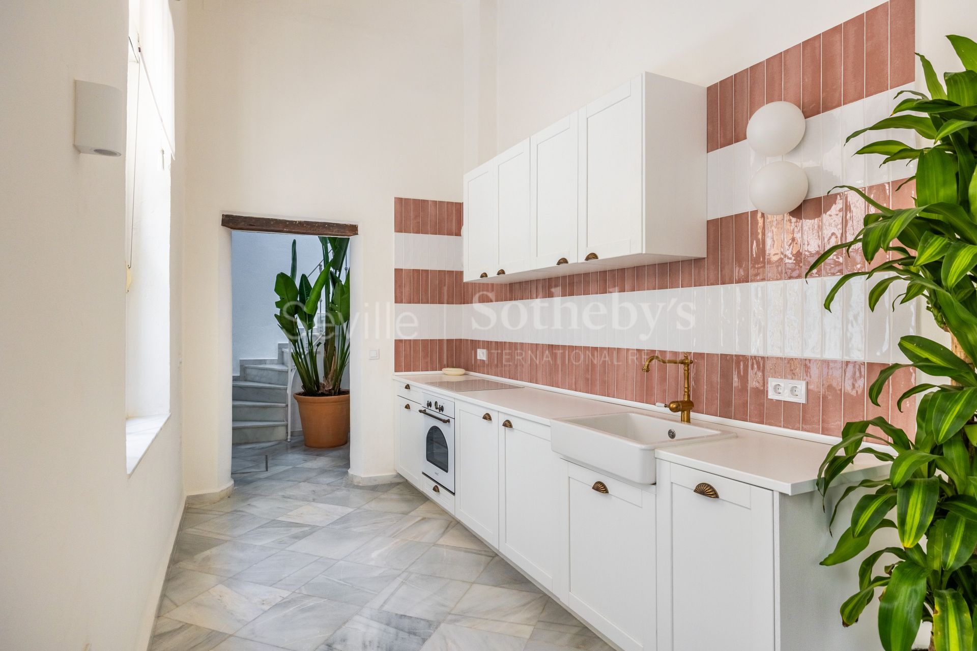 Vivienda singular con terraza y piscina con vistas al Palacio de los Marqueses de la Algaba