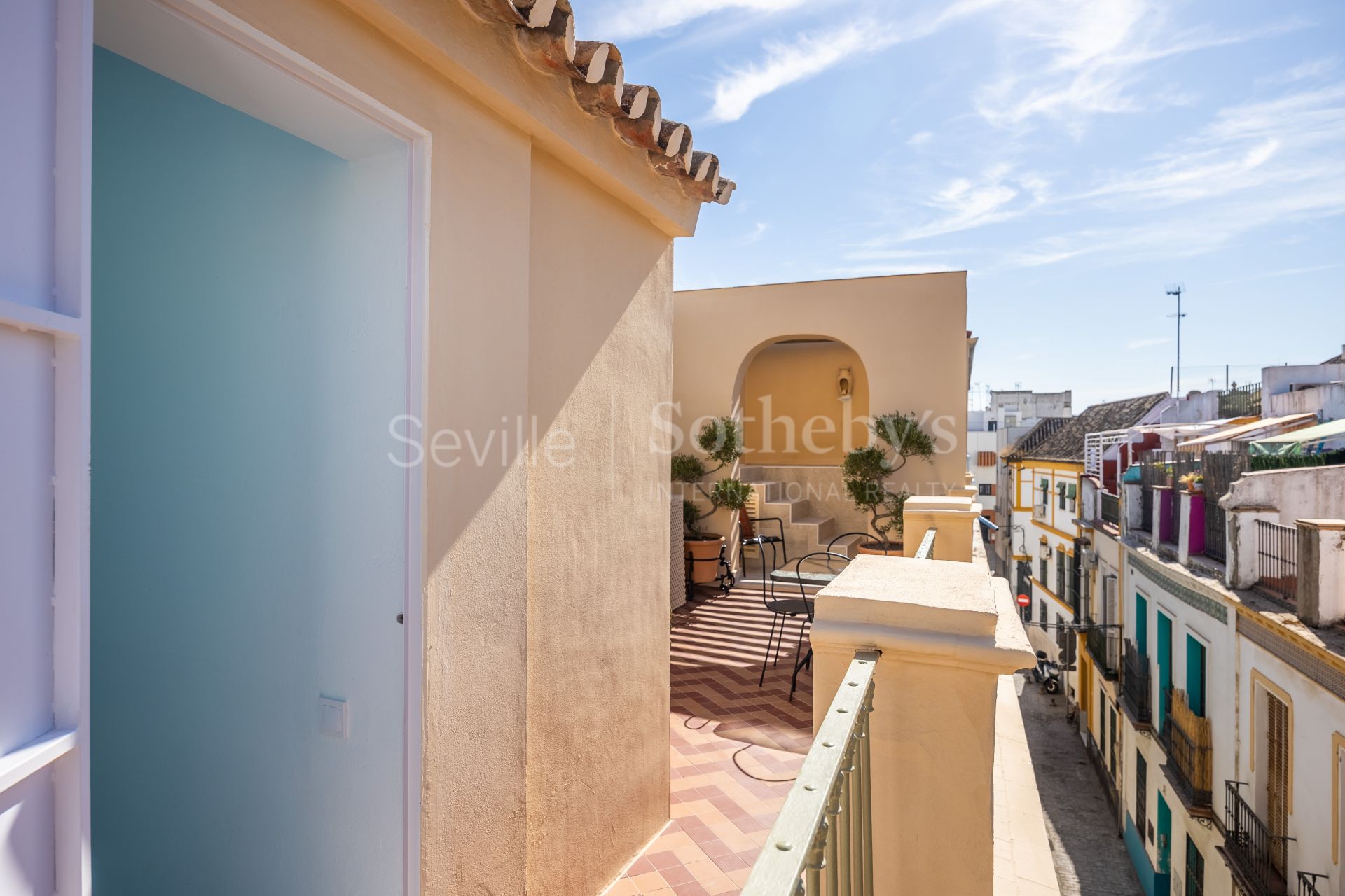 Vivienda singular con terraza y piscina con vistas al Palacio de los Marqueses de la Algaba