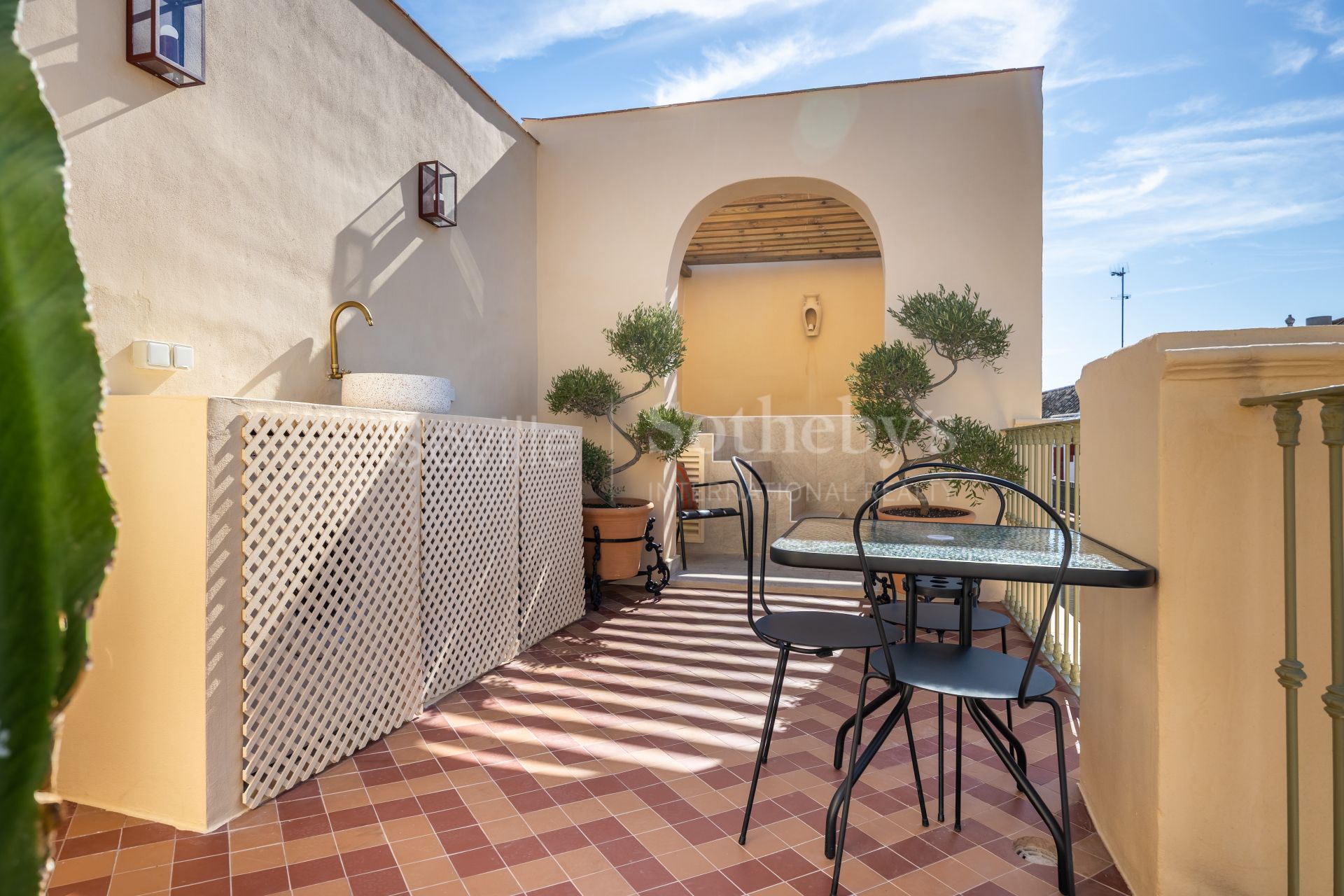 Vivienda singular con terraza y piscina con vistas al Palacio de los Marqueses de la Algaba