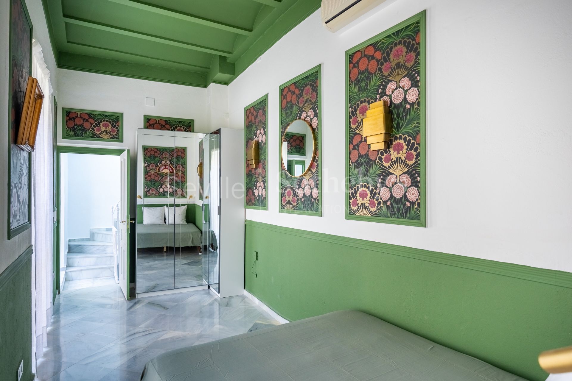 Vivienda singular con terraza y piscina con vistas al Palacio de los Marqueses de la Algaba