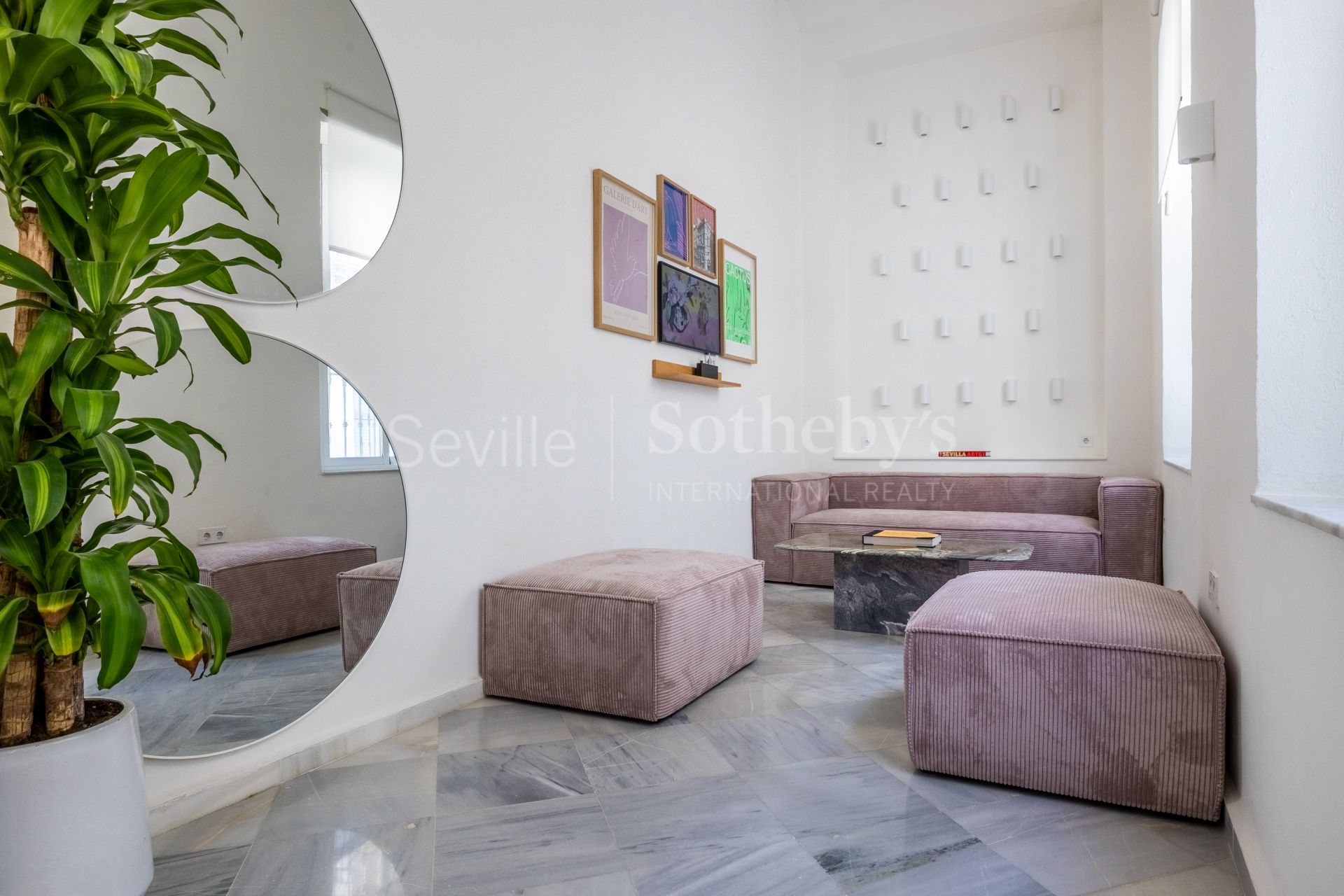 Vivienda singular con terraza y piscina con vistas al Palacio de los Marqueses de la Algaba