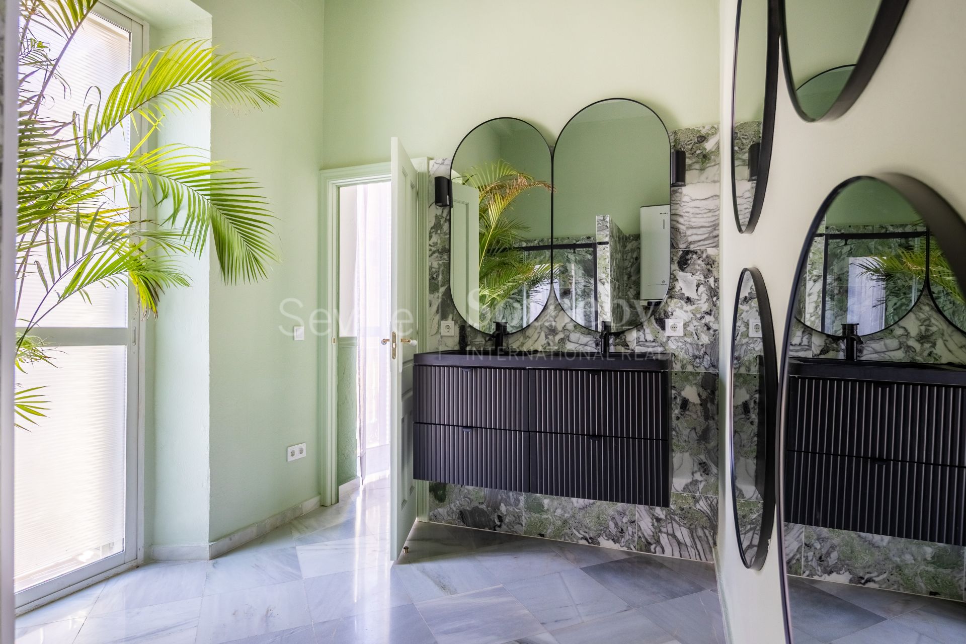 Vivienda singular con terraza y piscina con vistas al Palacio de los Marqueses de la Algaba