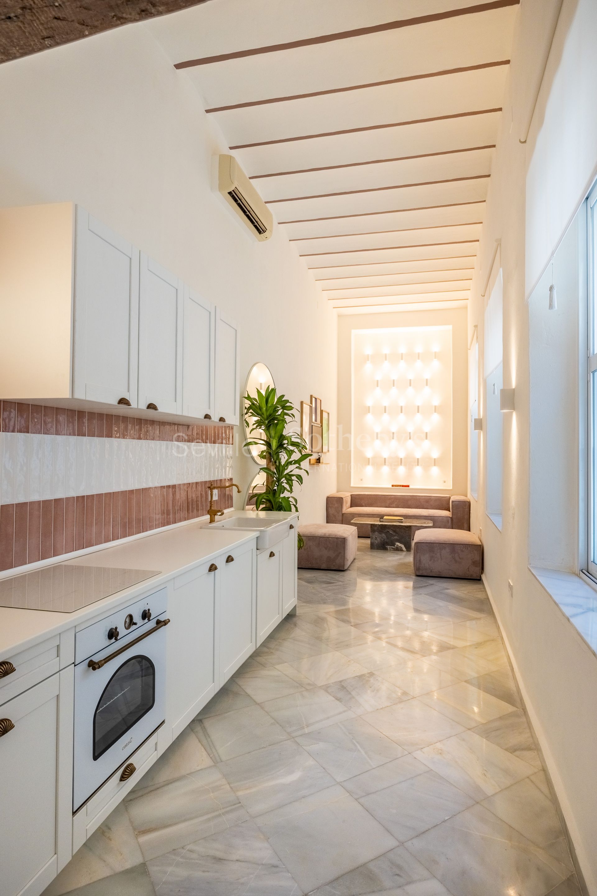 Vivienda singular con terraza y piscina con vistas al Palacio de los Marqueses de la Algaba