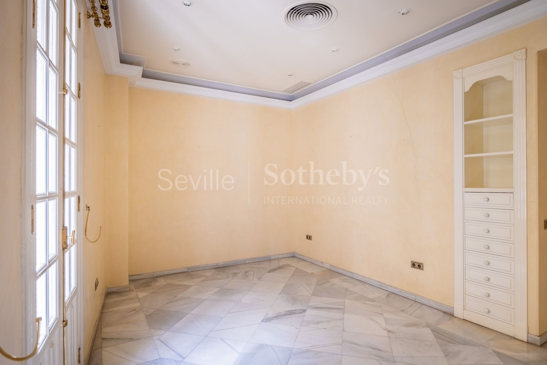 Exclusivo edificio señorial en esquina, situado en pleno casco histórico de Sevilla