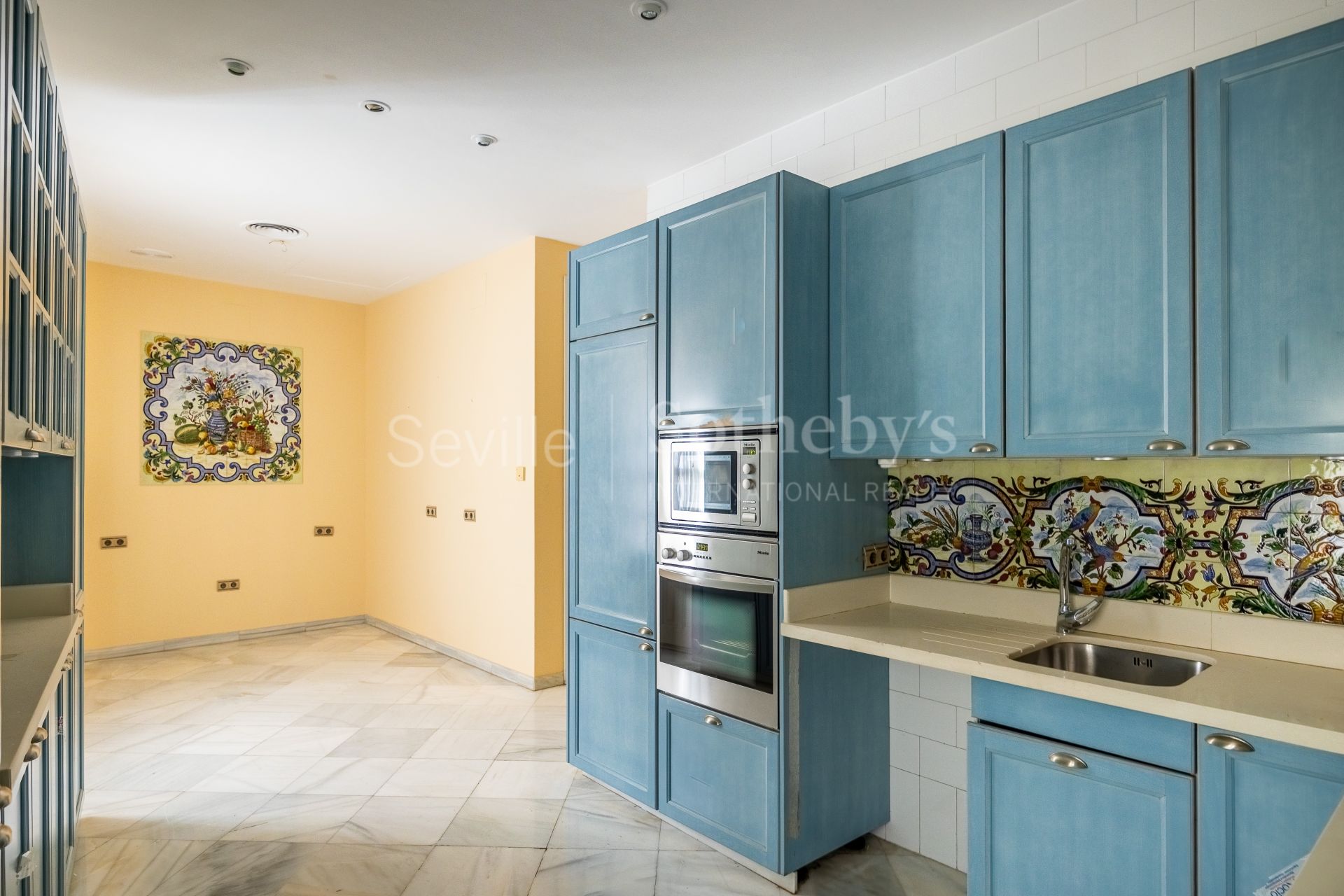 Exclusivo edificio señorial en esquina, situado en pleno casco histórico de Sevilla