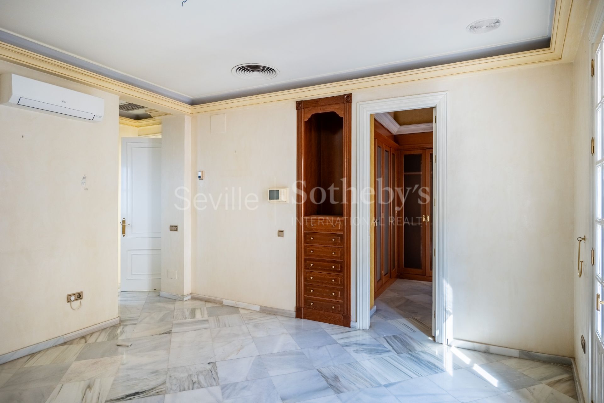 Exclusivo edificio señorial en esquina, situado en pleno casco histórico de Sevilla