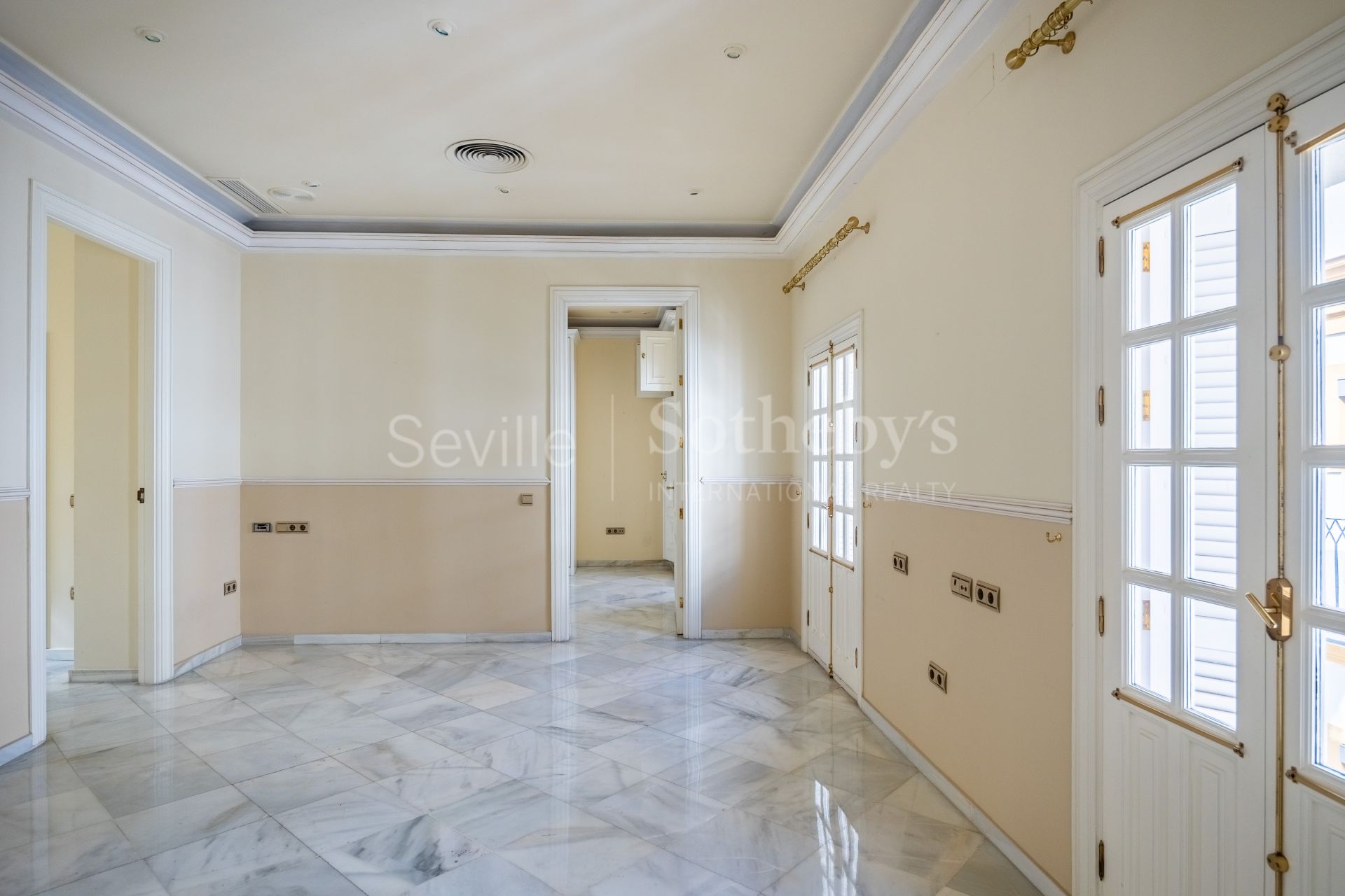 Exclusivo edificio señorial en esquina, situado en pleno casco histórico de Sevilla