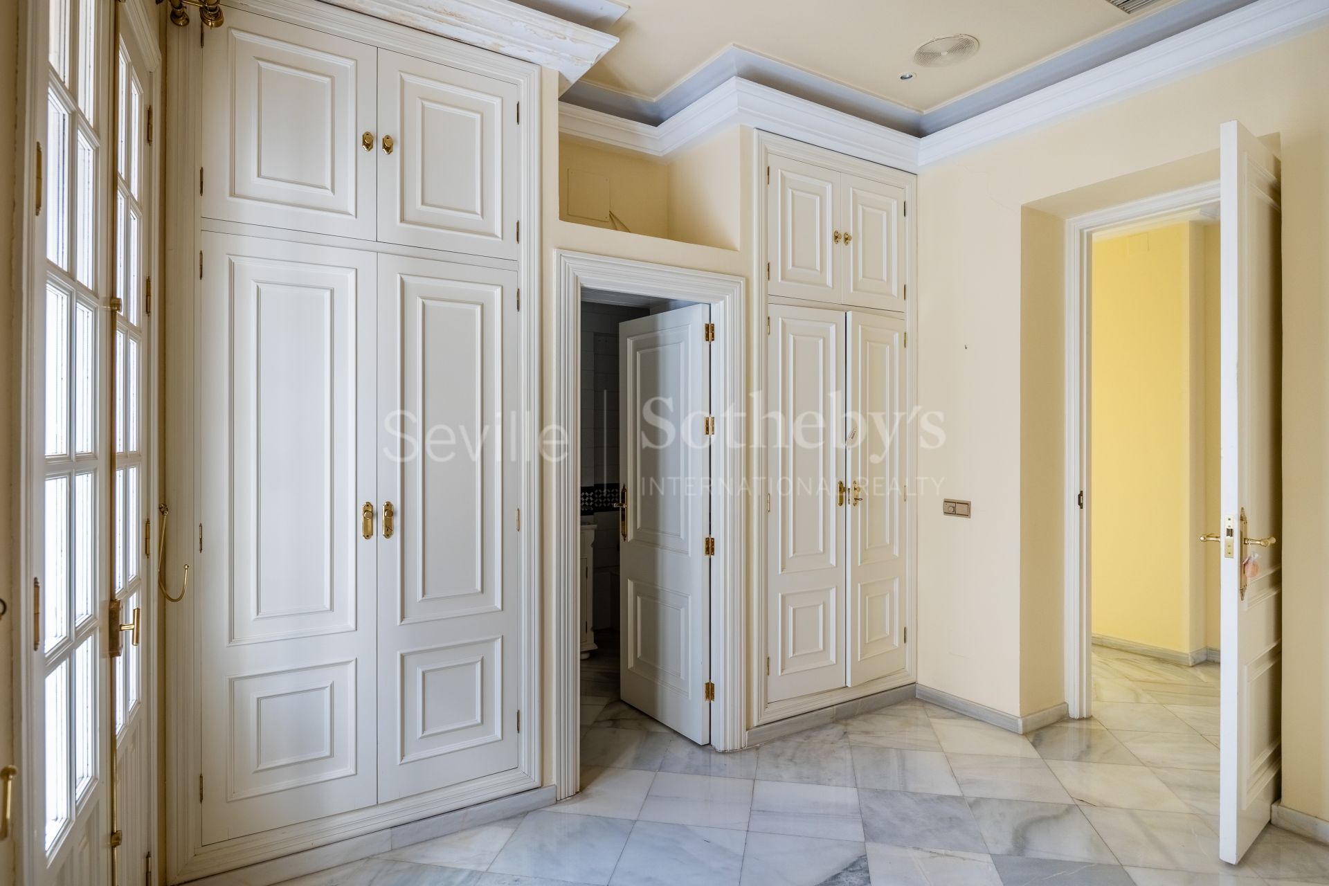 Exclusivo edificio señorial en esquina, situado en pleno casco histórico de Sevilla