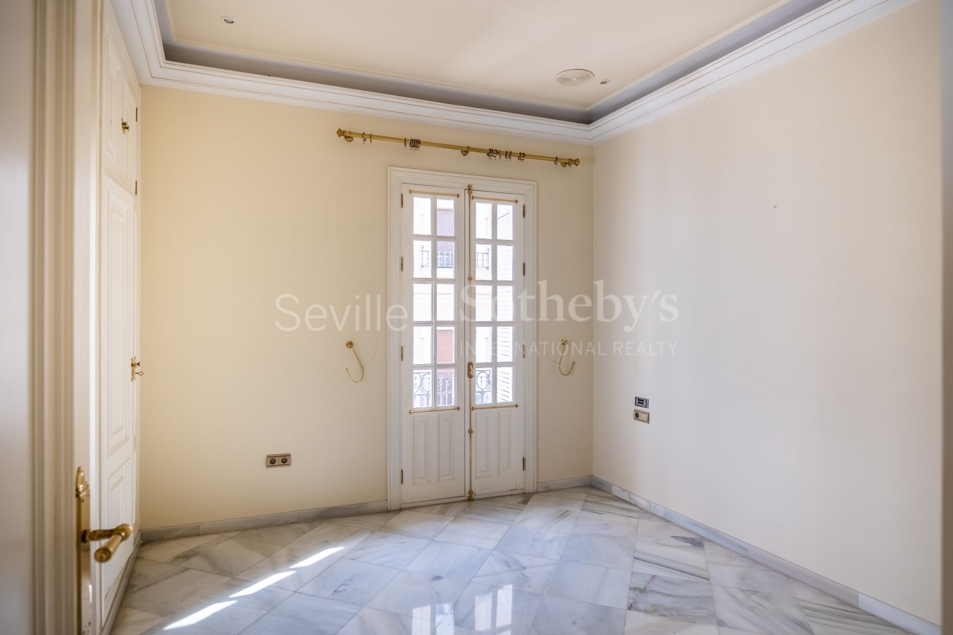 Exclusivo edificio señorial en esquina, situado en pleno casco histórico de Sevilla