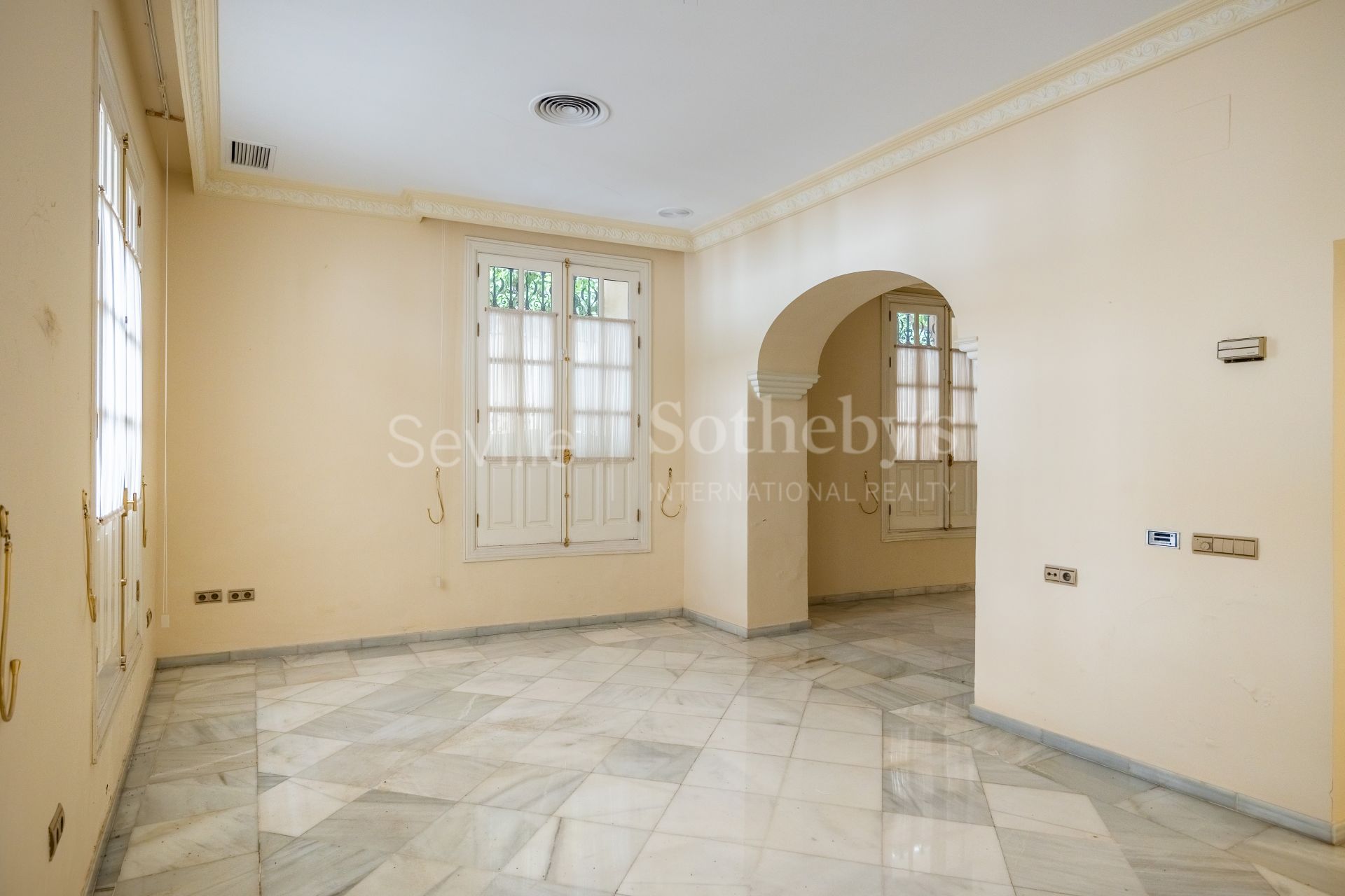 Exclusivo edificio señorial en esquina, situado en pleno casco histórico de Sevilla