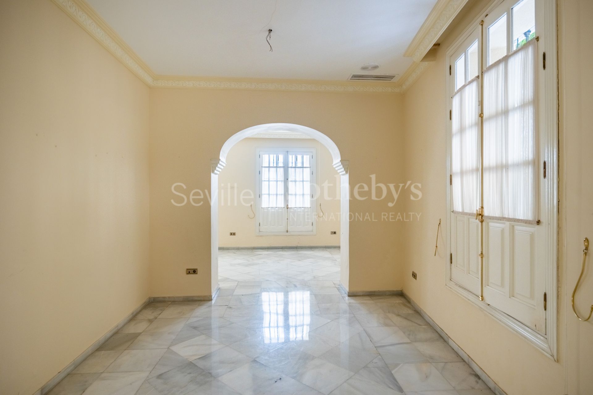 Exclusivo edificio señorial en esquina, situado en pleno casco histórico de Sevilla